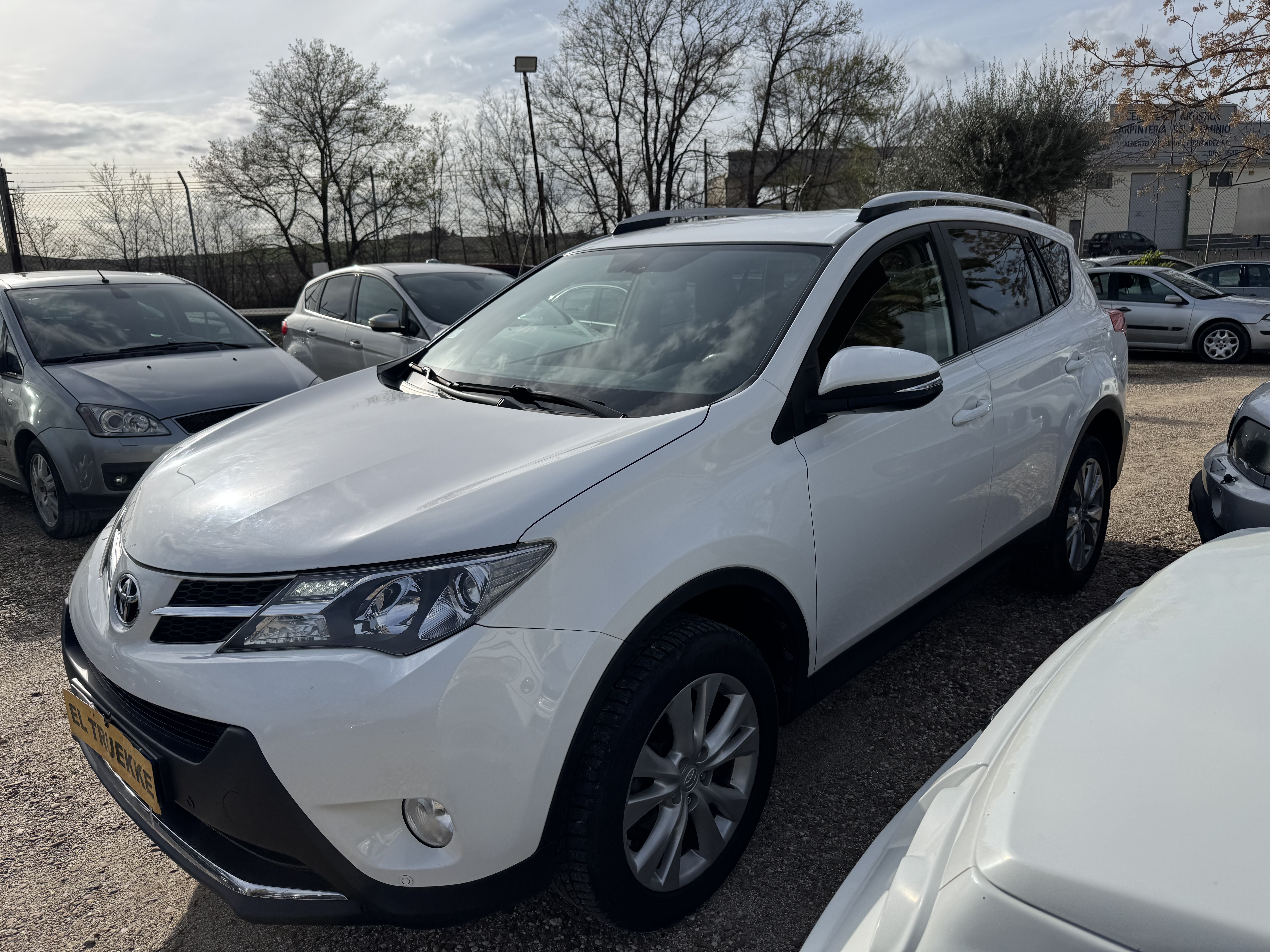 Toyota rav4 4x4 2.0d 150 cv del 2014 con 172.000 km: Stock de Vehículos de El Truekke Toyota rav4 4x4 2.0d 150 cv del 2014 con 172.000 km: Stock de Vehículos de El Truekke
