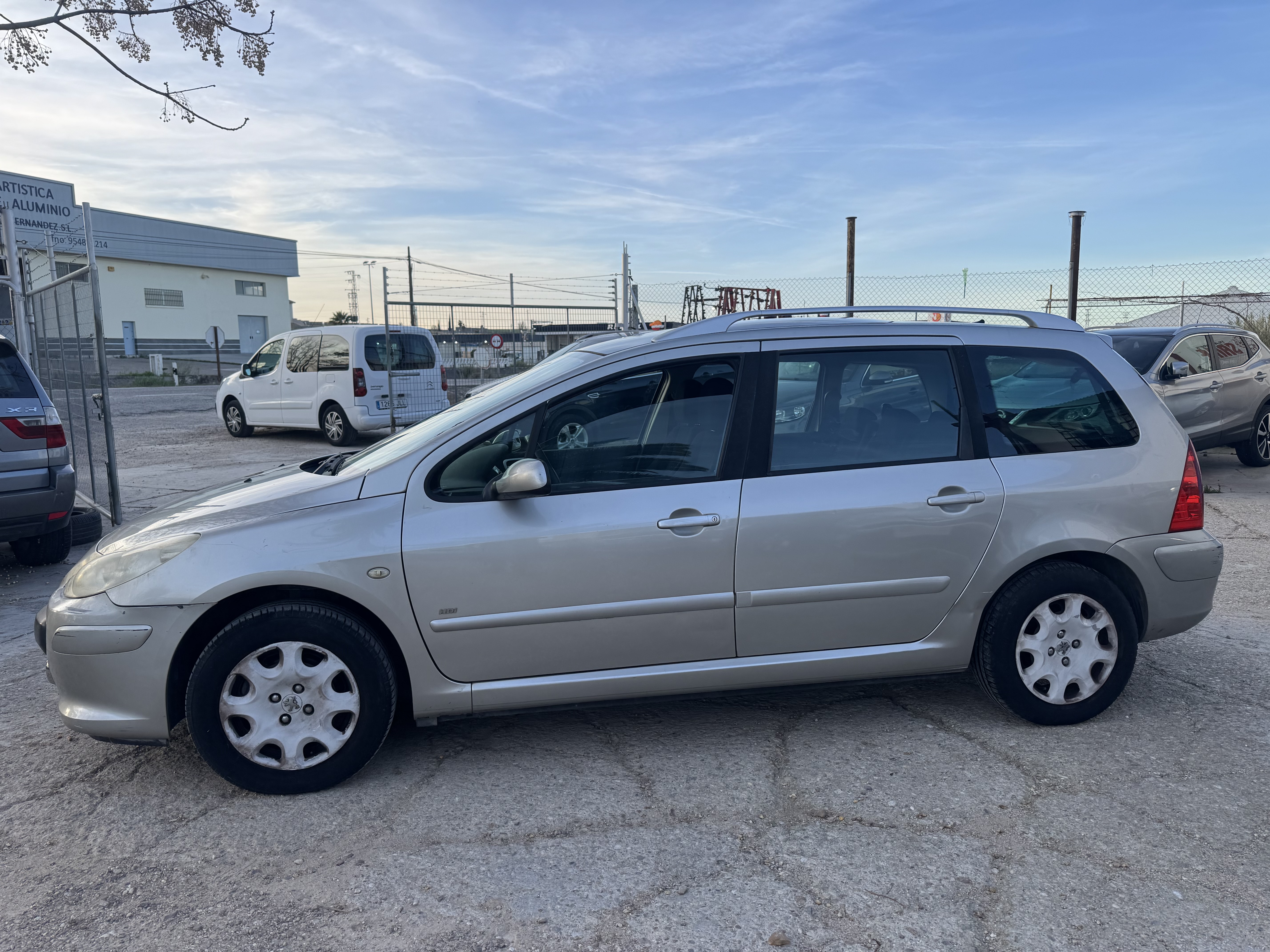Peugeot 307 sw 1.6 hdi 90 cv del 2007 320.000 km: Stock de Vehículos de El Truekke Peugeot 307 sw 1.6 hdi 90 cv del 2007 320.000 km: Stock de Vehículos de El Truekke
