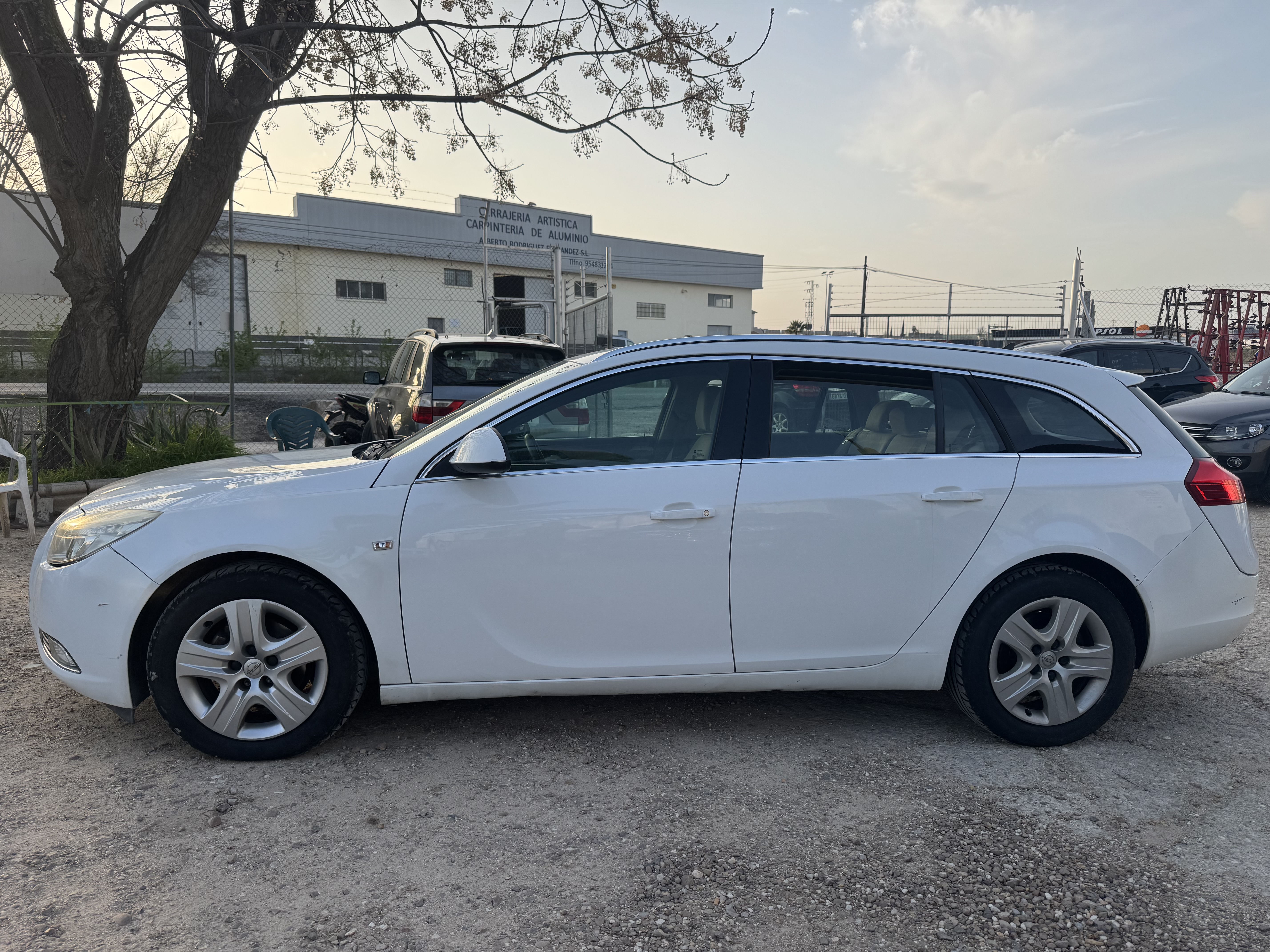 Opel insignia 2.0 cdti 130 cv del 2010 con 253.000 km: Stock de Vehículos de El Truekke Opel insignia 2.0 cdti 130 cv del 2010 con 253.000 km: Stock de Vehículos de El Truekke