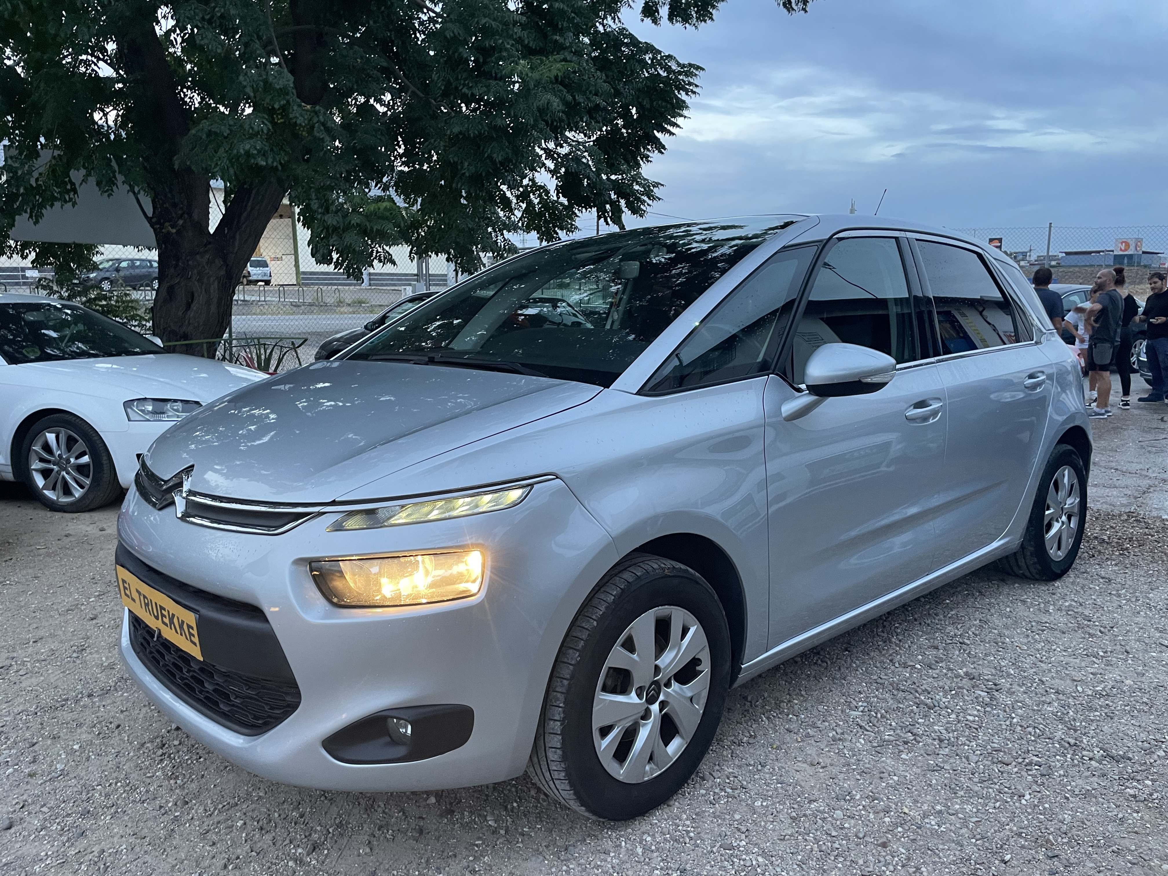 Citroën c4 Picasso 1.6 hdi 2016 con 205.000 km: Stock de Vehículos de El Truekke Citroën c4 Picasso 1.6 hdi 2016 con 205.000 km: Stock de Vehículos de El Truekke