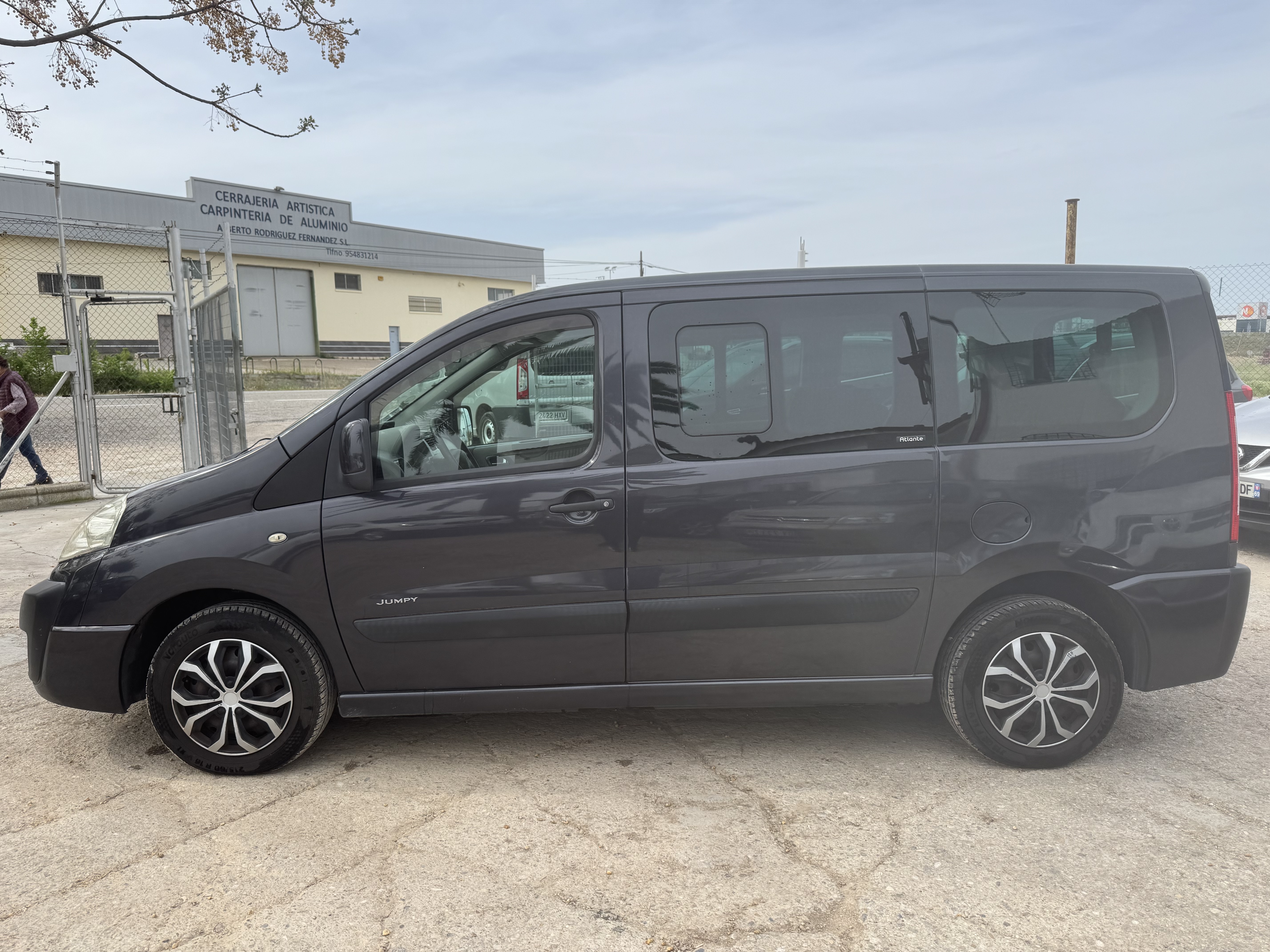 Citroën Jumpy 2.0 hdi 120 cv 8 plazas 2008 con 260.000 km: Stock de Vehículos de El Truekke Citroën Jumpy 2.0 hdi 120 cv 8 plazas 2008 con 260.000 km: Stock de Vehículos de El Truekke