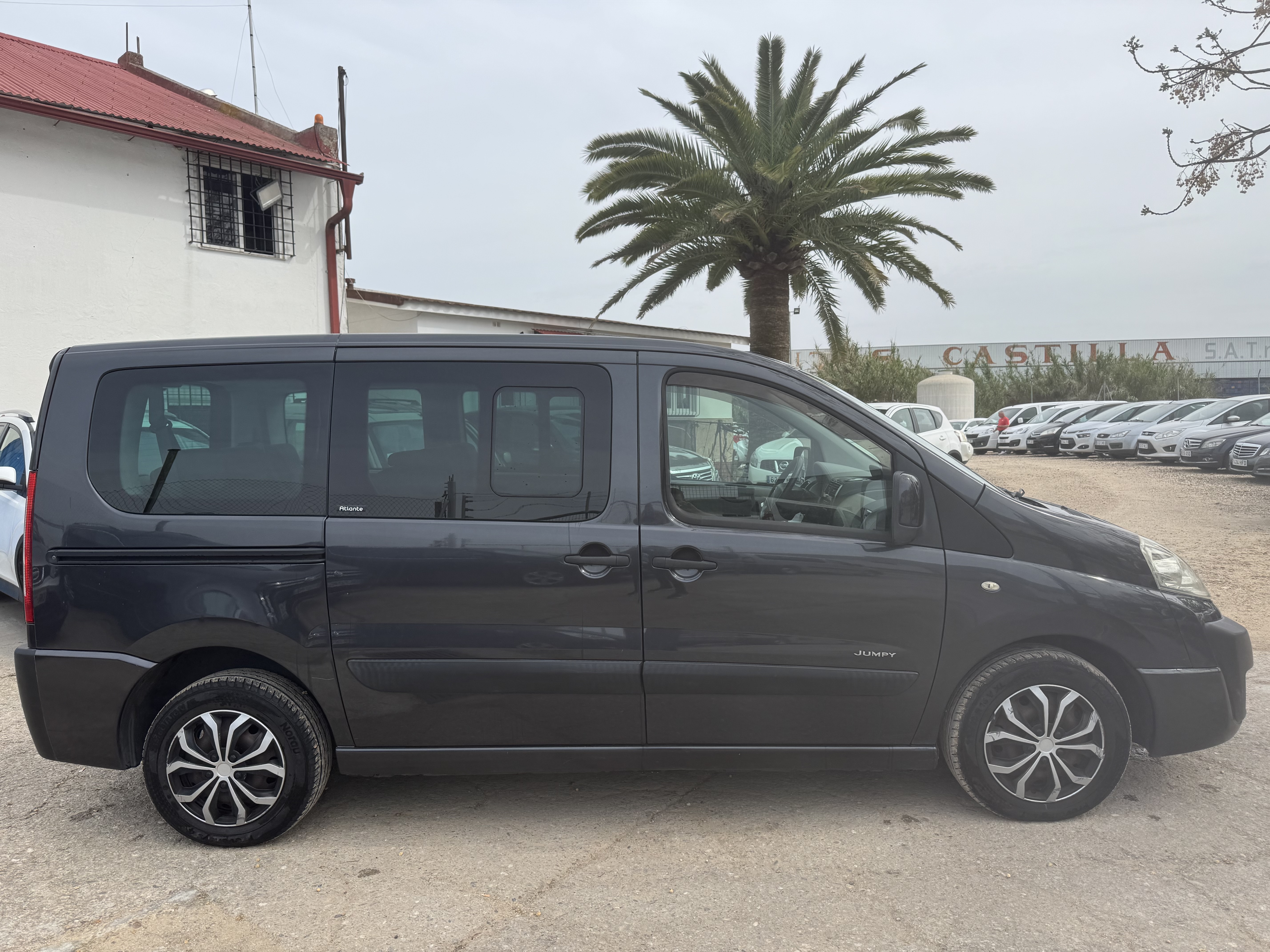 Citroën Jumpy 2.0 hdi 120 cv 8 plazas 2008 con 260.000 km: Stock de Vehículos de El Truekke Citroën Jumpy 2.0 hdi 120 cv 8 plazas 2008 con 260.000 km: Stock de Vehículos de El Truekke