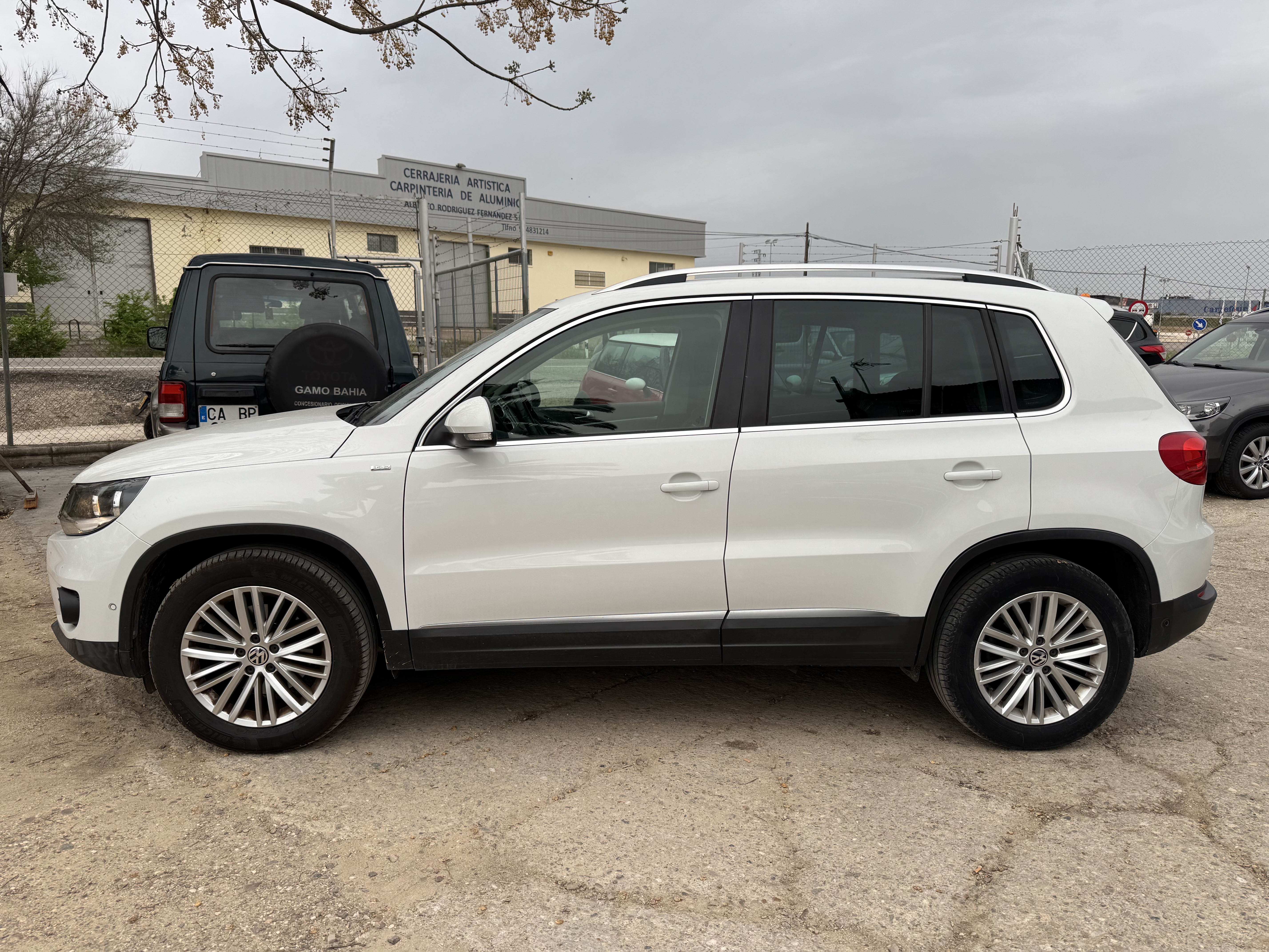 Volkswagen tiguan 2.0 tdi del 2014 con 179.000 km: Stock de Vehículos de El Truekke Volkswagen tiguan 2.0 tdi del 2014 con 179.000 km: Stock de Vehículos de El Truekke