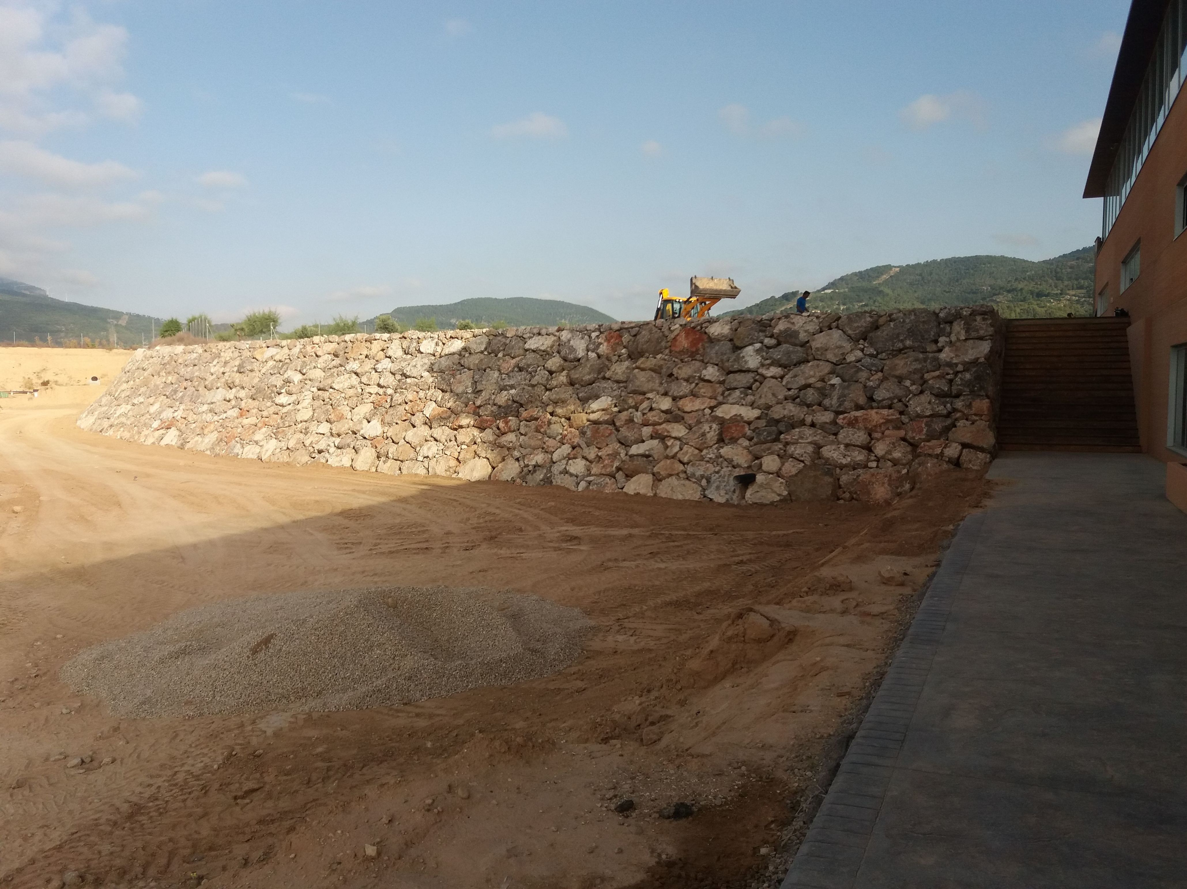 Foto 1 de Excavaciones en Fontanares | Excavaciones Calabuig, S. L.