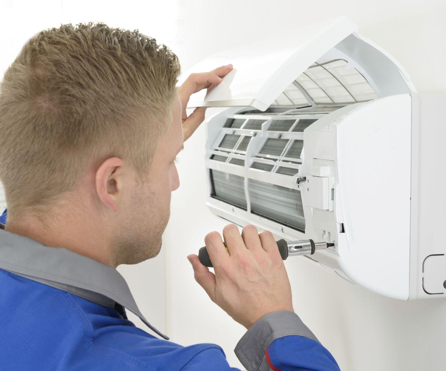 Reparación y mantenimiento de aparatos de aire acondicinado