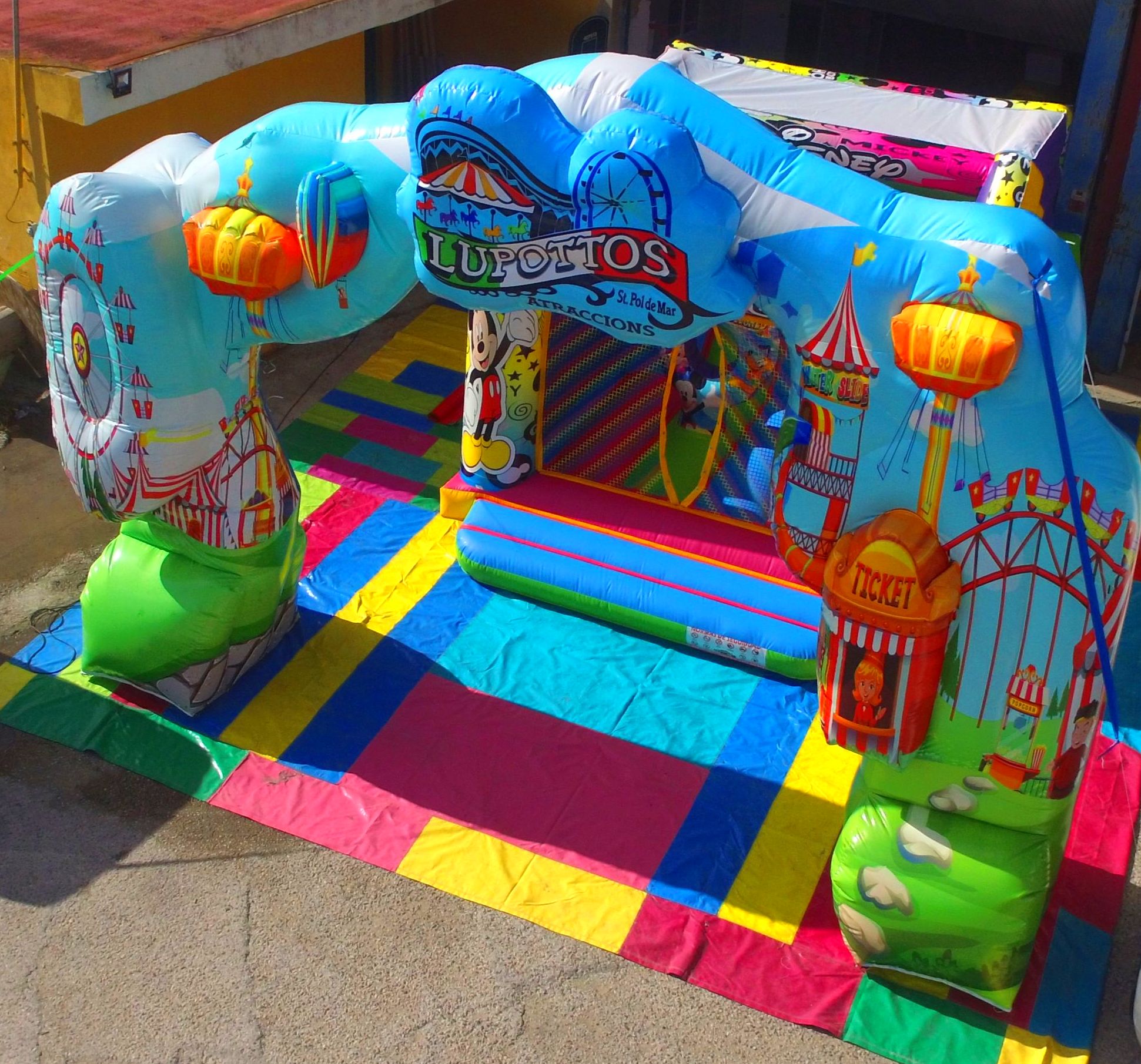 Pórtico de entrada hinchable: Catálogo de Hinchables Happy Jump Pórtico de entrada hinchable: Catálogo de Hinchables Happy Jump