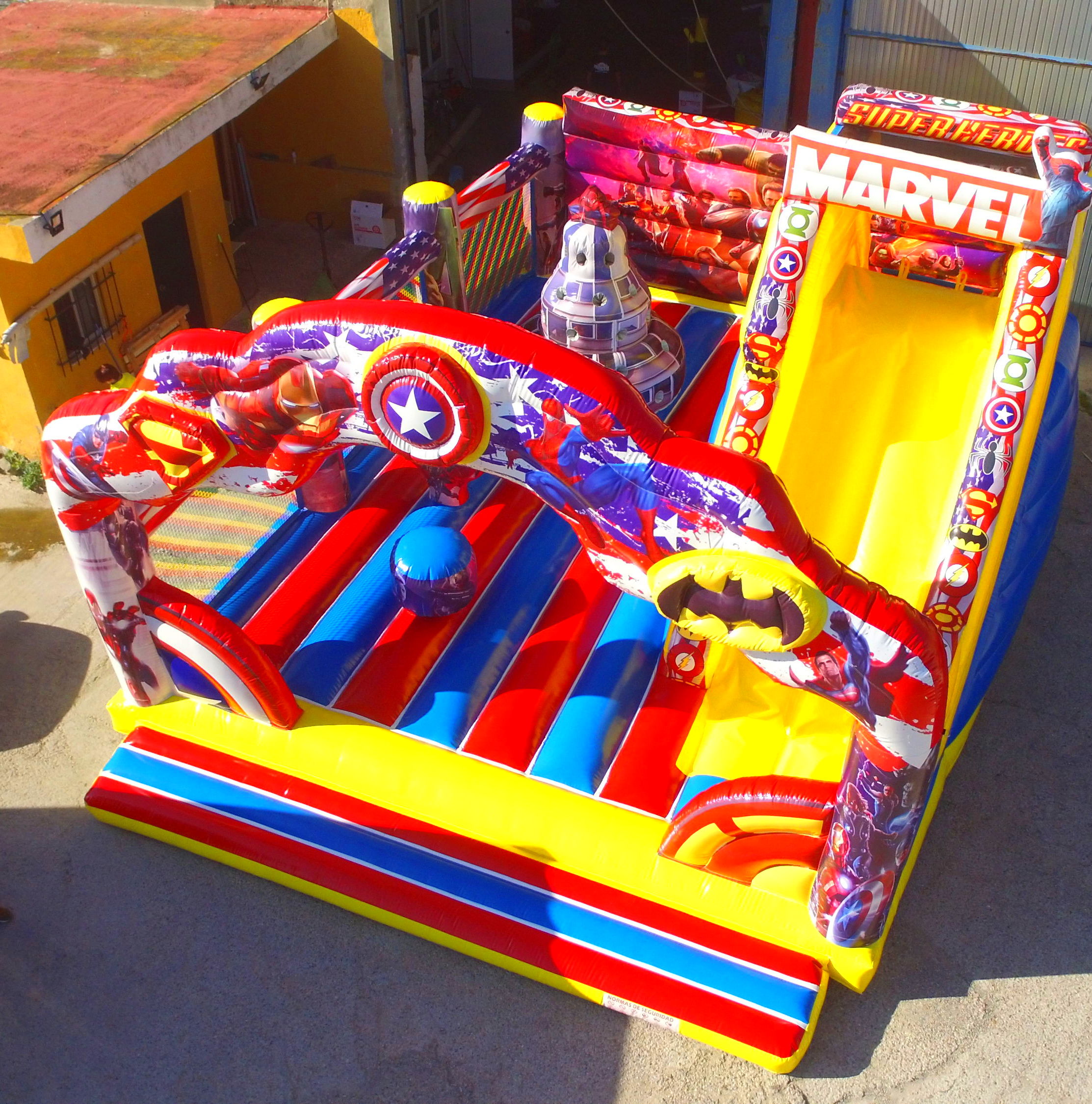 Tobogan Lateral SuperHeroes: Catálogo de Hinchables Happy Jump Tobogan Lateral SuperHeroes: Catálogo de Hinchables Happy Jump