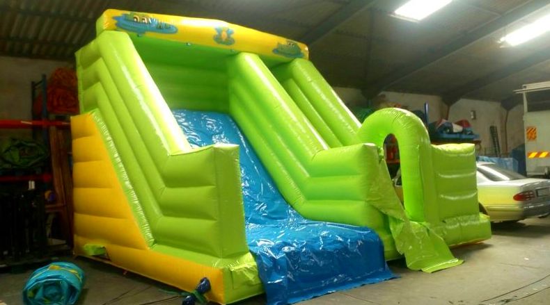 Tobogán acuático subida lateral: Catálogo de Hinchables Happy Jump Tobogán acuático subida lateral: Catálogo de Hinchables Happy Jump