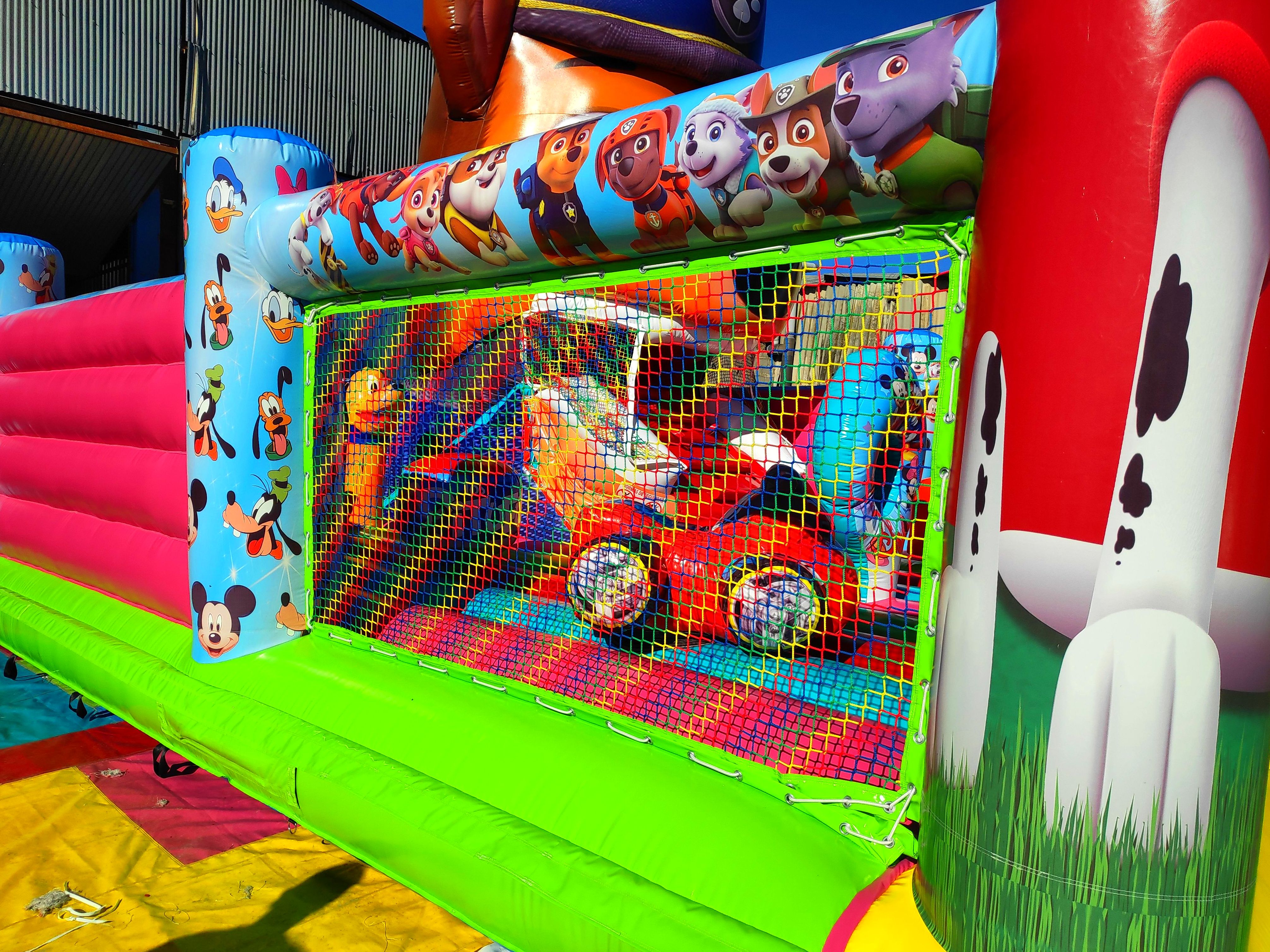 Castillo hinchable movimiento chase: Catálogo de Hinchables Happy Jump Castillo hinchable movimiento chase: Catálogo de Hinchables Happy Jump