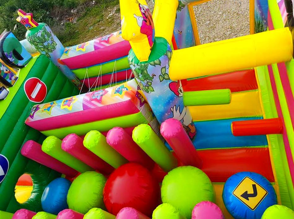 Castillo Hinchable tobogán Pluto: Catálogo de Hinchables Happy Jump Castillo Hinchable tobogán Pluto: Catálogo de Hinchables Happy Jump