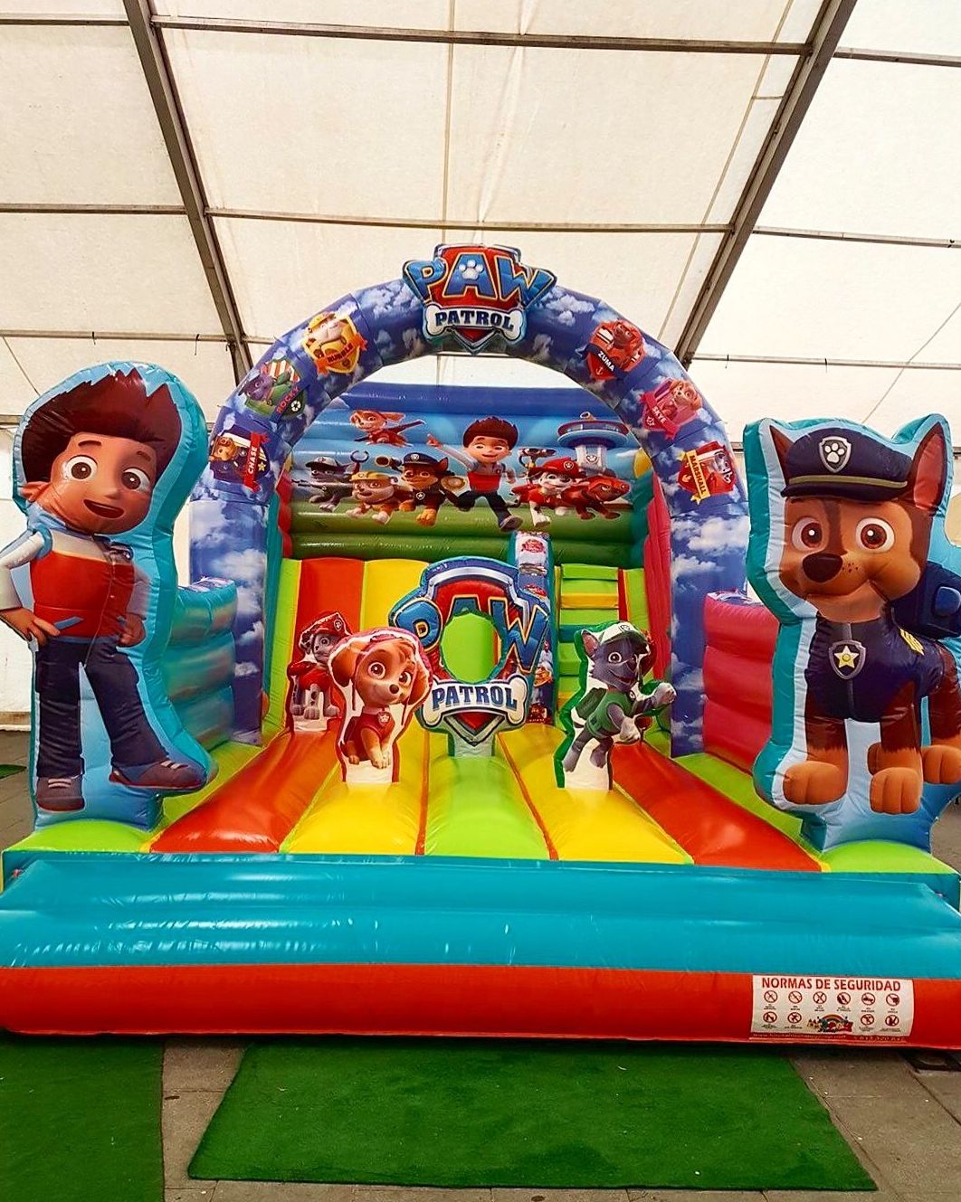 Tobogán Patrulla arco central: Catálogo de Hinchables Happy Jump Tobogán Patrulla arco central: Catálogo de Hinchables Happy Jump