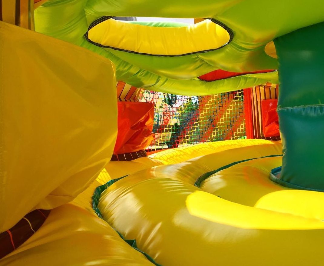 Roba bolas: Catálogo de Hinchables Happy Jump Roba bolas: Catálogo de Hinchables Happy Jump