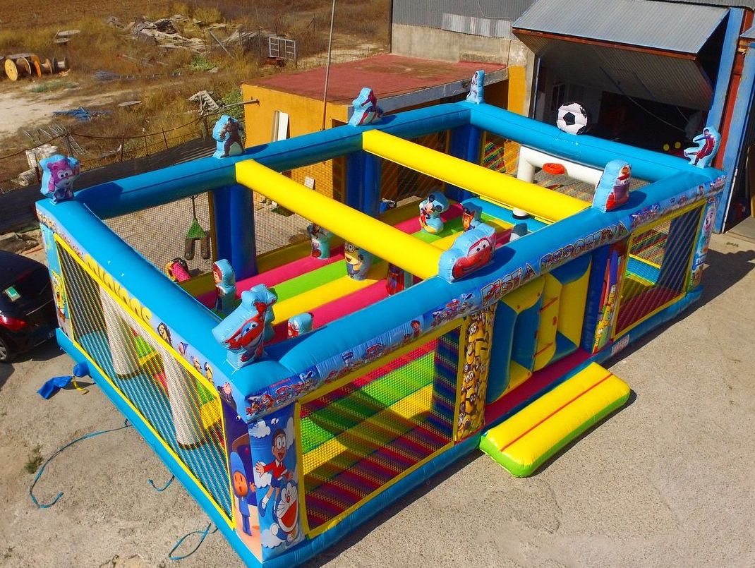 Pista deportiva multiobtsculos : Catálogo de Hinchables Happy Jump Pista deportiva multiobtsculos : Catálogo de Hinchables Happy Jump
