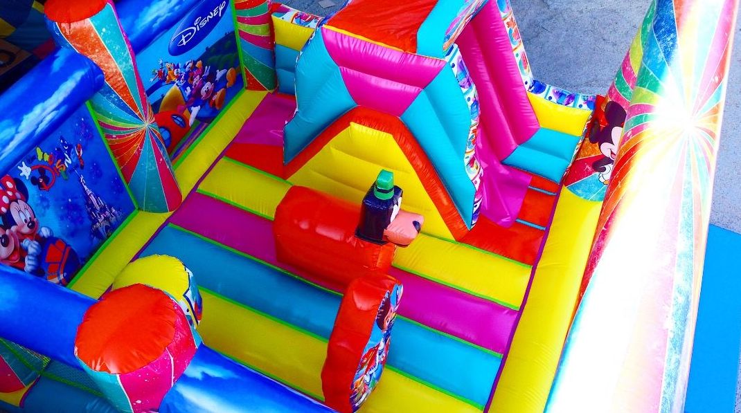 Castillo hinchable plataforma tobogán variado : Catálogo de Hinchables Happy Jump Castillo hinchable plataforma tobogán variado : Catálogo de Hinchables Happy Jump