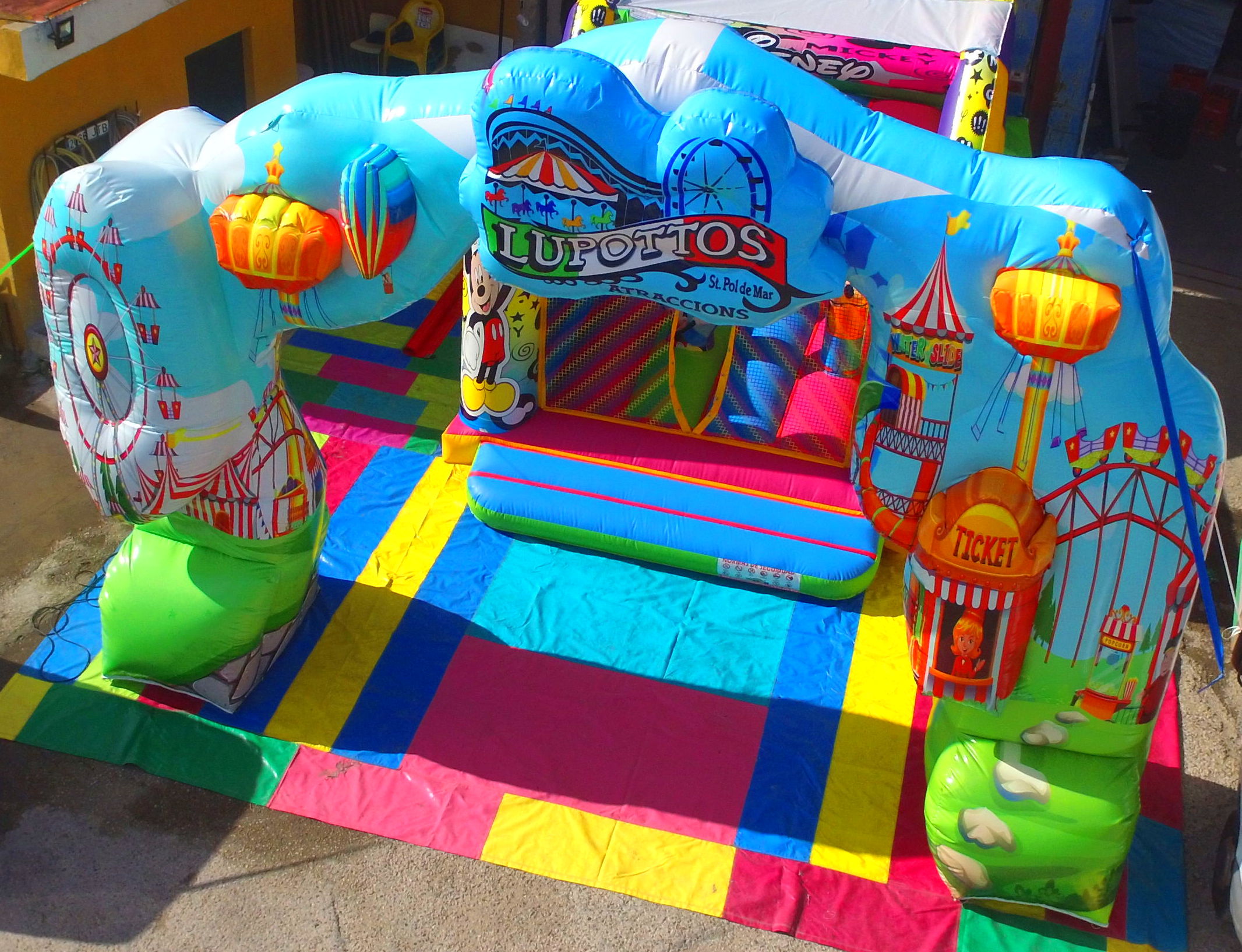 Pórtico de entrada hinchable: Catálogo de Hinchables Happy Jump Pórtico de entrada hinchable: Catálogo de Hinchables Happy Jump