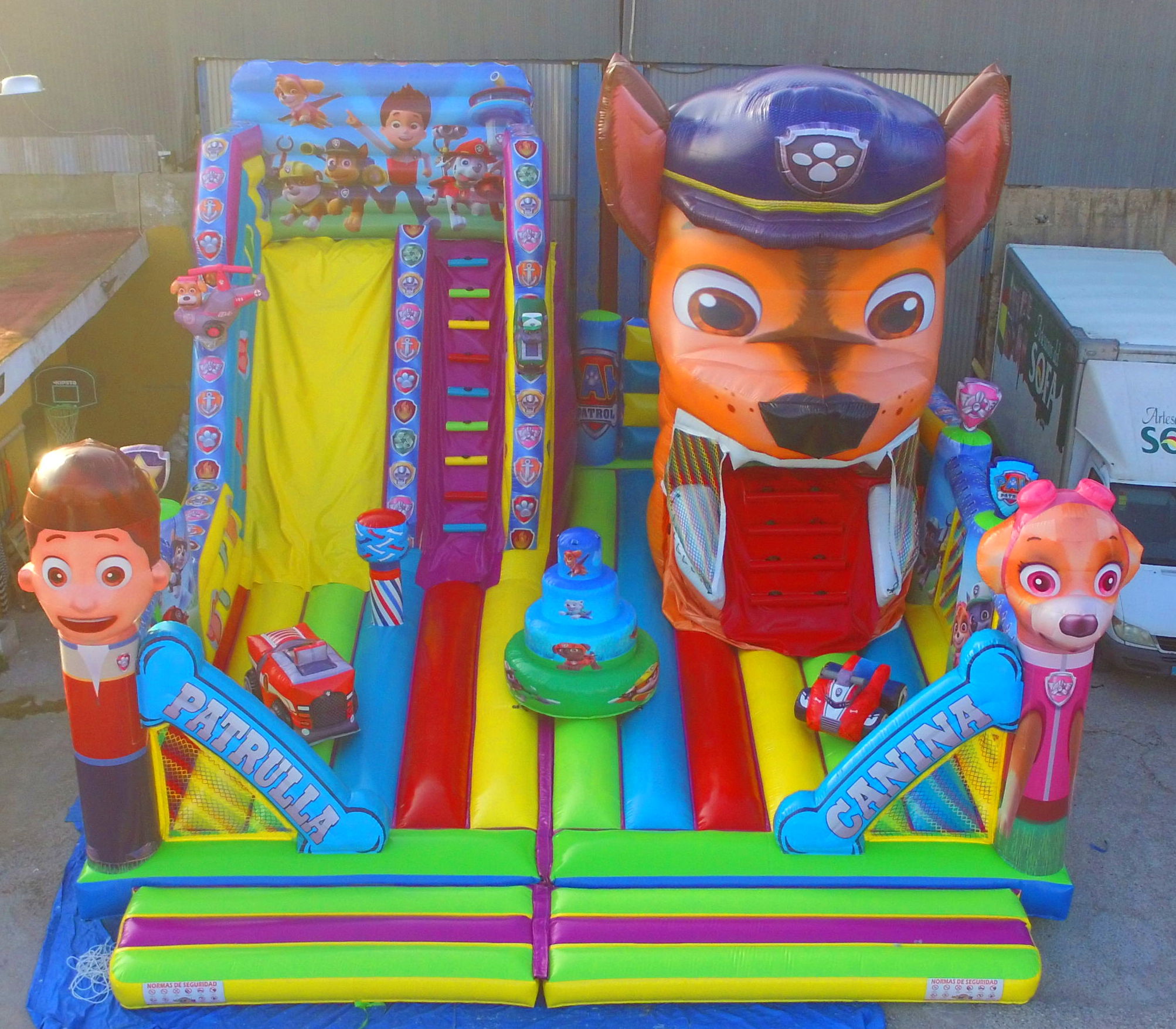 Patrulla 2 piezas Movimiento: Catálogo de Hinchables Happy Jump Patrulla 2 piezas Movimiento: Catálogo de Hinchables Happy Jump