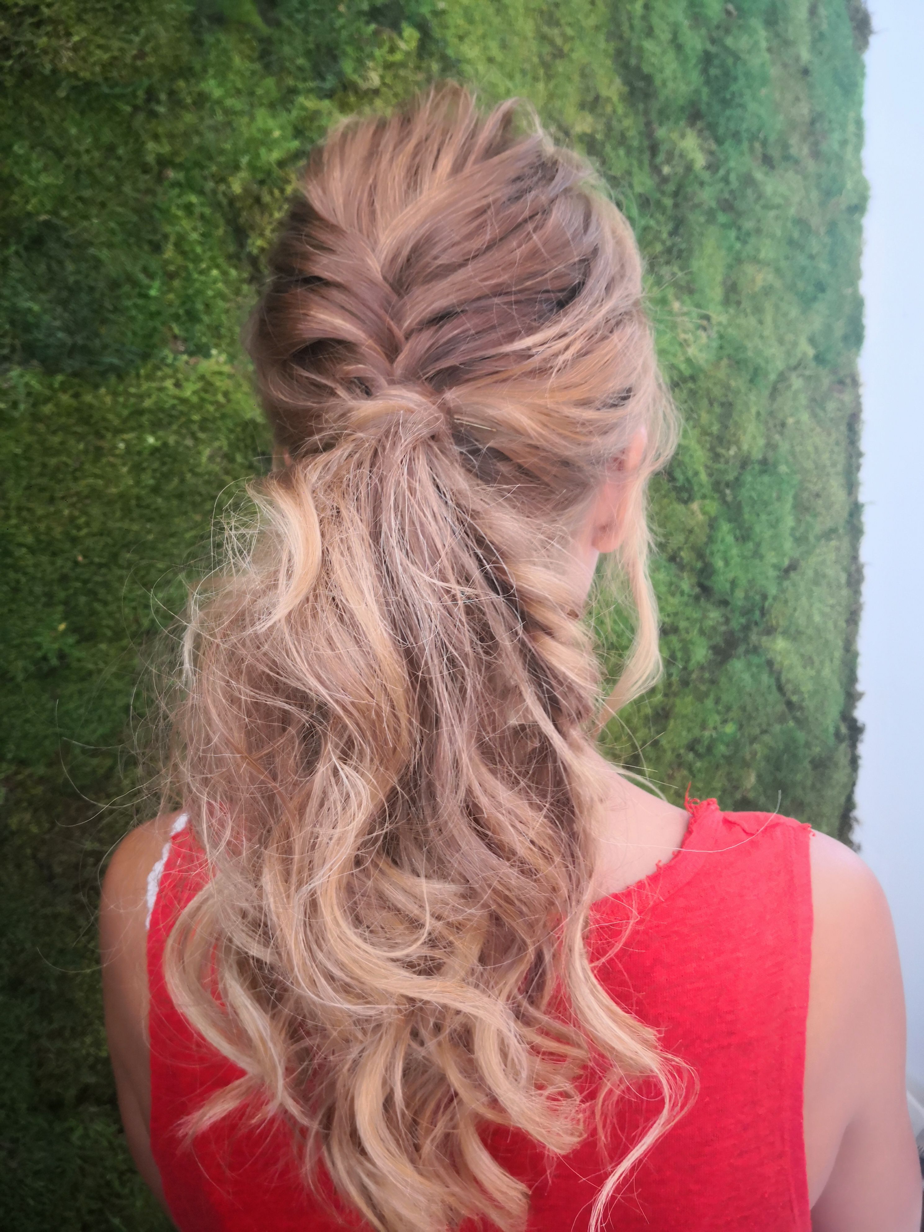 Recogidos: Catálogo de Isabela Hair & Beauty Recogidos: Catálogo de Isabela Hair & Beauty