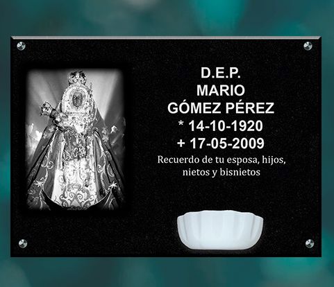 Lápidas granito negro intenso: Productos y servicios de Funeraria El Platero Lápidas granito negro intenso: Productos y servicios de Funeraria El Platero