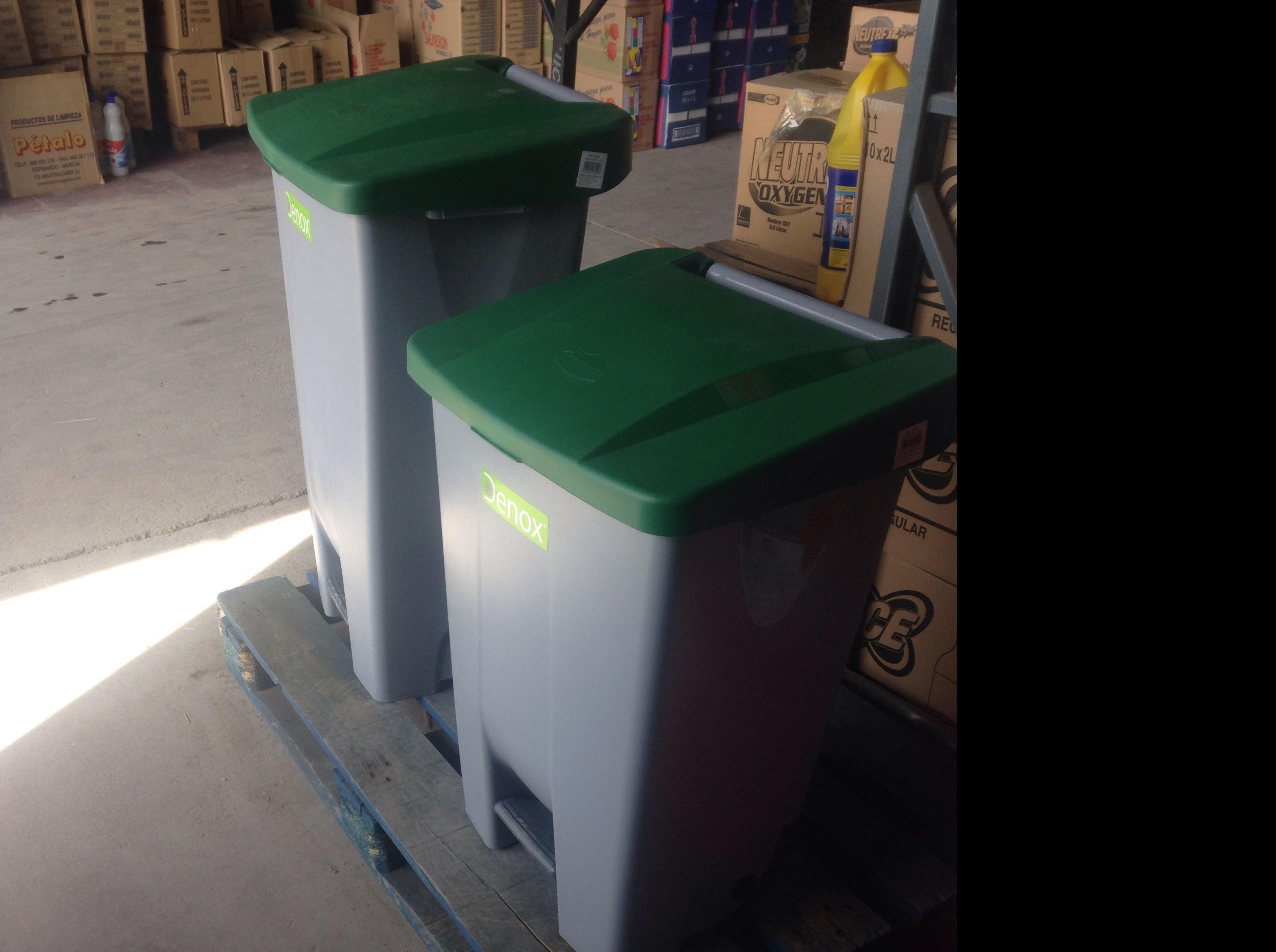 Como de basura con ruedas Como de basura con ruedas