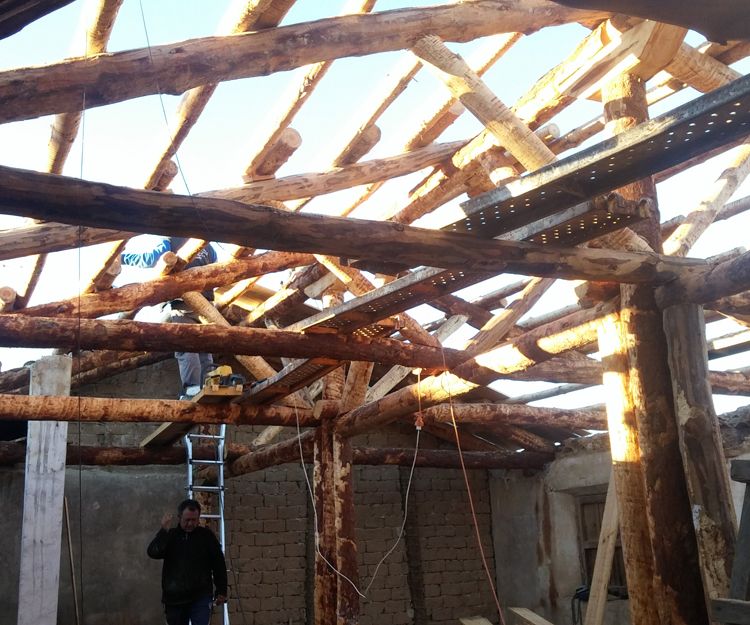 Cubierta de troncos en la Posada Masó en Villanueva de la Jara