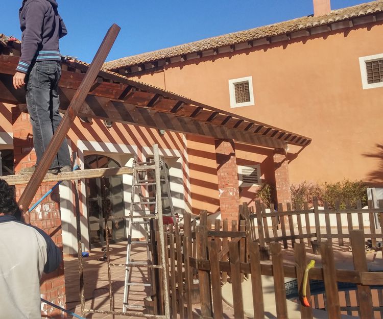 Marquesina en la piscina del salón de banquetes Villa Delia
