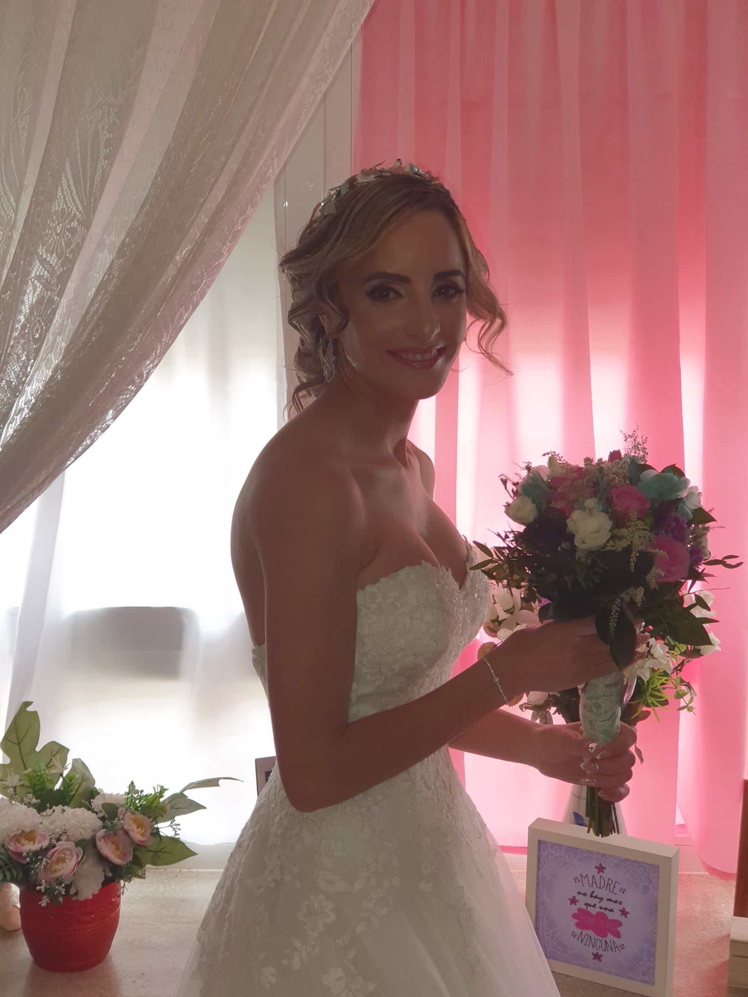 Peinados de Novia y Fiesta: Servicios de MARLOOJE & FRANCISCA LÓPEZ LÓPEZ Peinados de Novia y Fiesta: Servicios de MARLOOJE & FRANCISCA LÓPEZ LÓPEZ