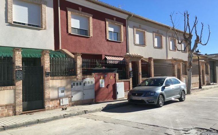 Venta de adosado en Sierra Morena: Inmuebles Urbanos de ANTONIO ARAGONÉS DÍAZ PAVÓN Venta de adosado en Sierra Morena: Inmuebles Urbanos de ANTONIO ARAGONÉS DÍAZ PAVÓN