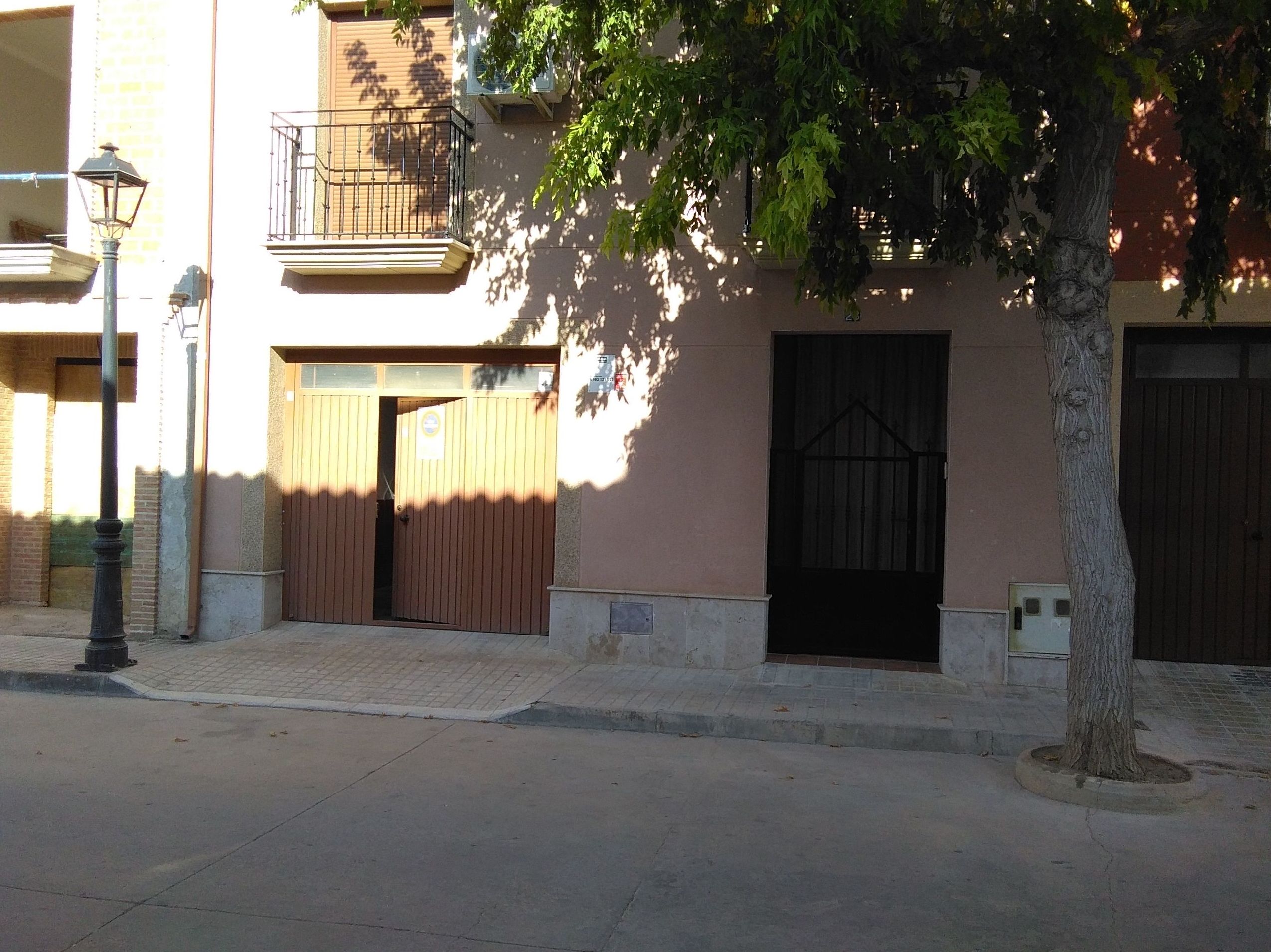 Casa en Gines de los Rios 23: Inmuebles Urbanos de ANTONIO ARAGONÉS DÍAZ PAVÓN Casa en Gines de los Rios 23: Inmuebles Urbanos de ANTONIO ARAGONÉS DÍAZ PAVÓN