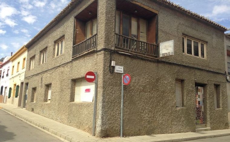 Casa en Tahona esquina con Gaitan: Inmuebles Urbanos de ANTONIO ARAGONÉS DÍAZ PAVÓN Casa en Tahona esquina con Gaitan: Inmuebles Urbanos de ANTONIO ARAGONÉS DÍAZ PAVÓN