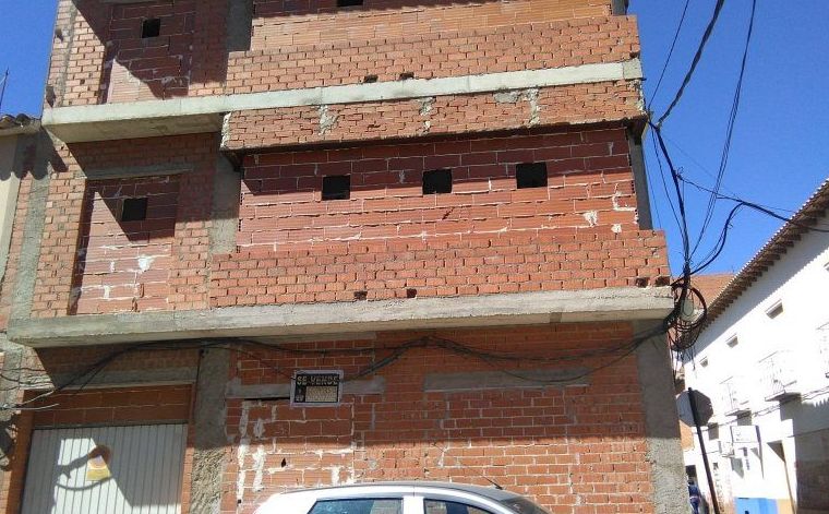 Venta de casa en estructura céntrica: Inmuebles Urbanos de ANTONIO ARAGONÉS DÍAZ PAVÓN Venta de casa en estructura céntrica: Inmuebles Urbanos de ANTONIO ARAGONÉS DÍAZ PAVÓN