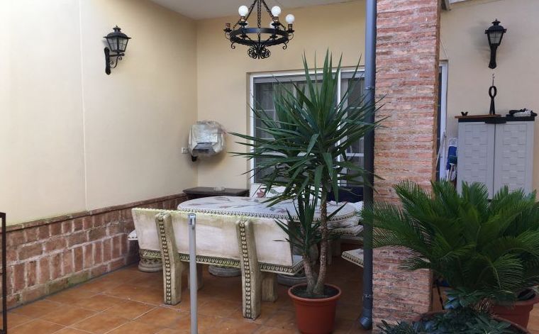Venta de adosado en Sierra Morena: Inmuebles Urbanos de ANTONIO ARAGONÉS DÍAZ PAVÓN Venta de adosado en Sierra Morena: Inmuebles Urbanos de ANTONIO ARAGONÉS DÍAZ PAVÓN