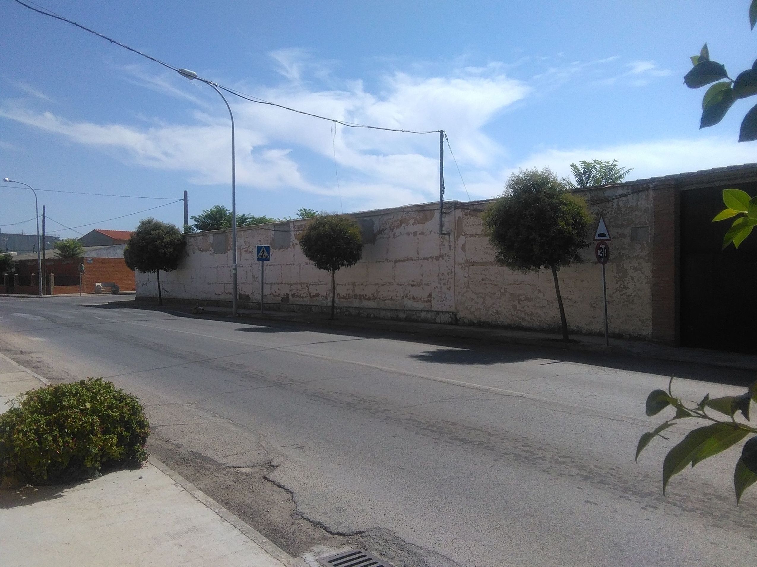 Estupendo solar centrico muy grande: Inmuebles Urbanos de ANTONIO ARAGONÉS DÍAZ PAVÓN Estupendo solar centrico muy grande: Inmuebles Urbanos de ANTONIO ARAGONÉS DÍAZ PAVÓN