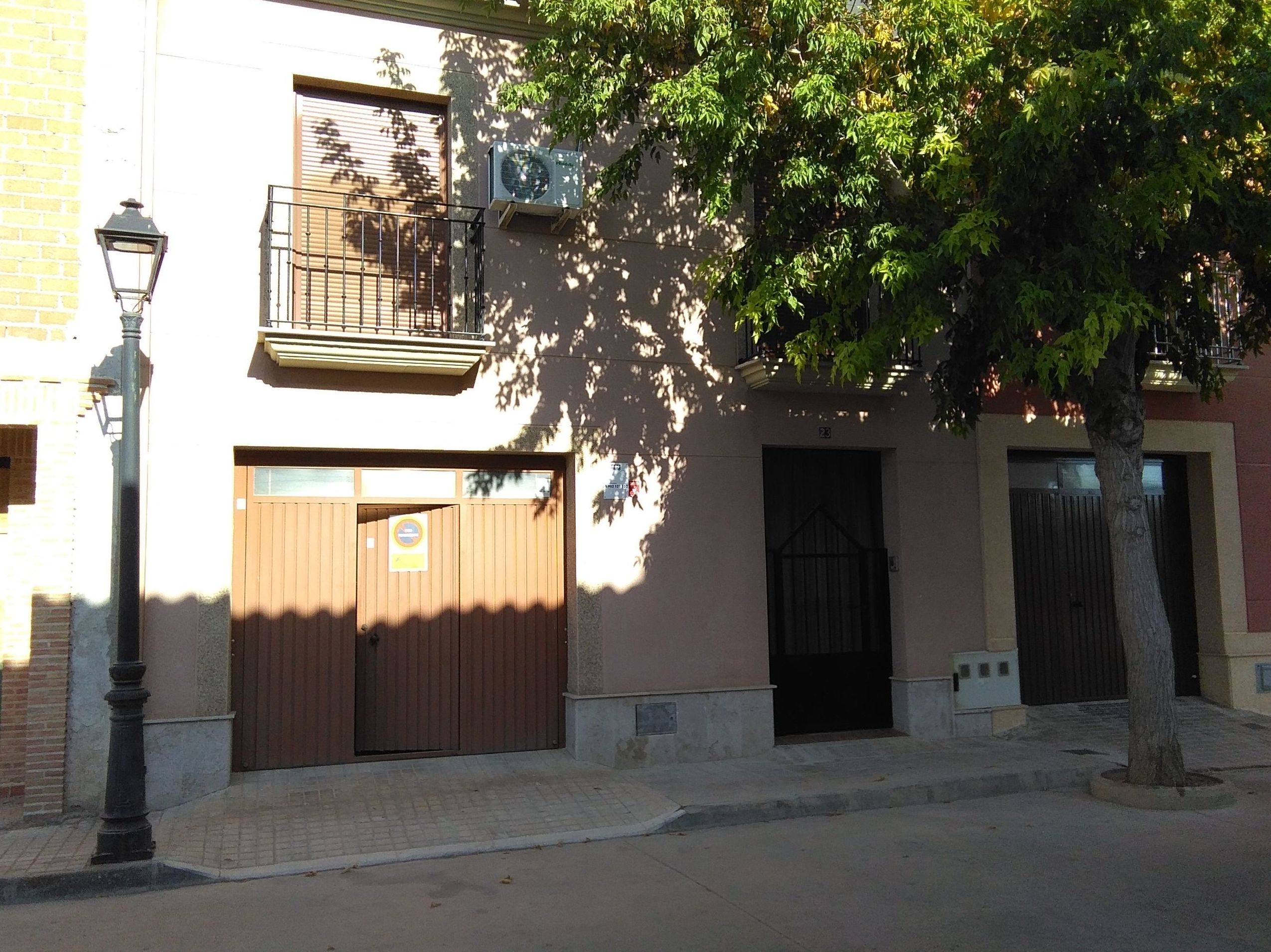 Casa en Gines de los Rios 23: Inmuebles Urbanos de ANTONIO ARAGONÉS DÍAZ PAVÓN Casa en Gines de los Rios 23: Inmuebles Urbanos de ANTONIO ARAGONÉS DÍAZ PAVÓN