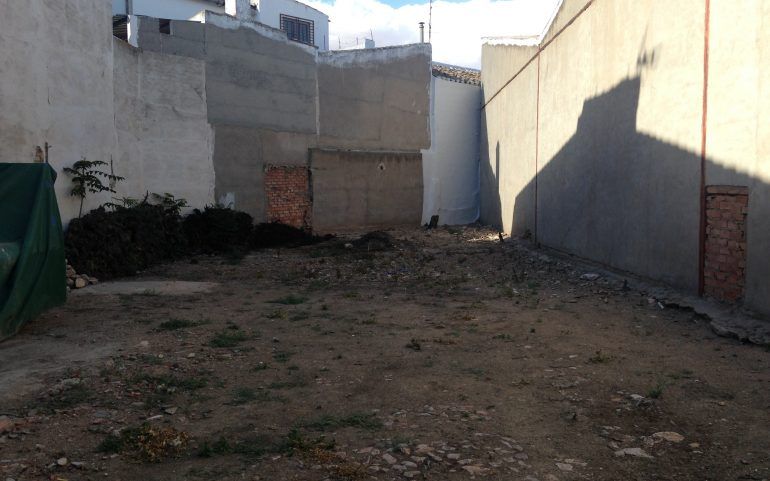 Venta de solar cercado muy céntrico: Inmuebles Urbanos de ANTONIO ARAGONÉS DÍAZ PAVÓN Venta de solar cercado muy céntrico: Inmuebles Urbanos de ANTONIO ARAGONÉS DÍAZ PAVÓN