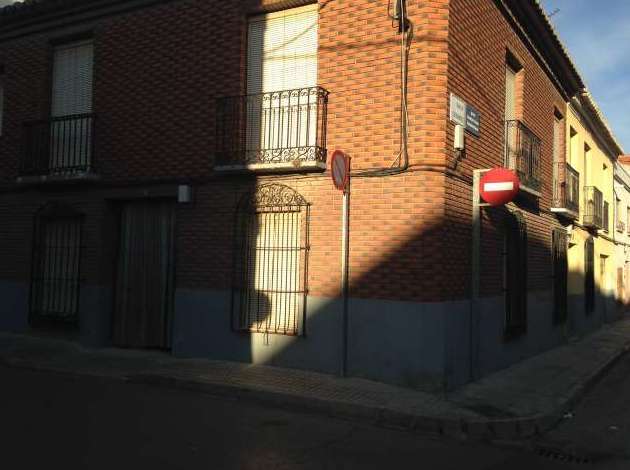Venta de casa en esquina: Inmuebles Urbanos de ANTONIO ARAGONÉS DÍAZ PAVÓN Venta de casa en esquina: Inmuebles Urbanos de ANTONIO ARAGONÉS DÍAZ PAVÓN