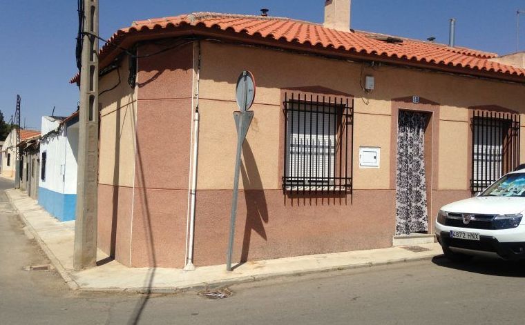 Venta de casa pequeña nueva: Inmuebles Urbanos de ANTONIO ARAGONÉS DÍAZ PAVÓN Venta de casa pequeña nueva: Inmuebles Urbanos de ANTONIO ARAGONÉS DÍAZ PAVÓN