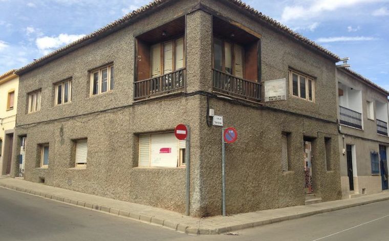 Casa en Tahona esquina con Gaitan: Inmuebles Urbanos de ANTONIO ARAGONÉS DÍAZ PAVÓN Casa en Tahona esquina con Gaitan: Inmuebles Urbanos de ANTONIO ARAGONÉS DÍAZ PAVÓN