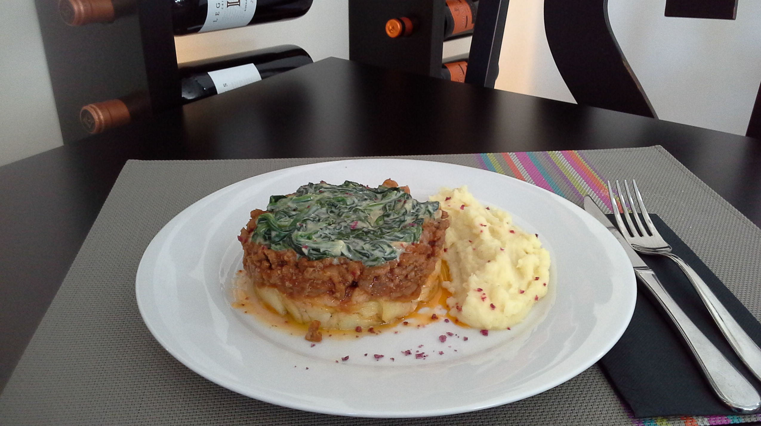 Pastel de carne con puré de patatas y espinacas Pastel de carne con puré de patatas y espinacas