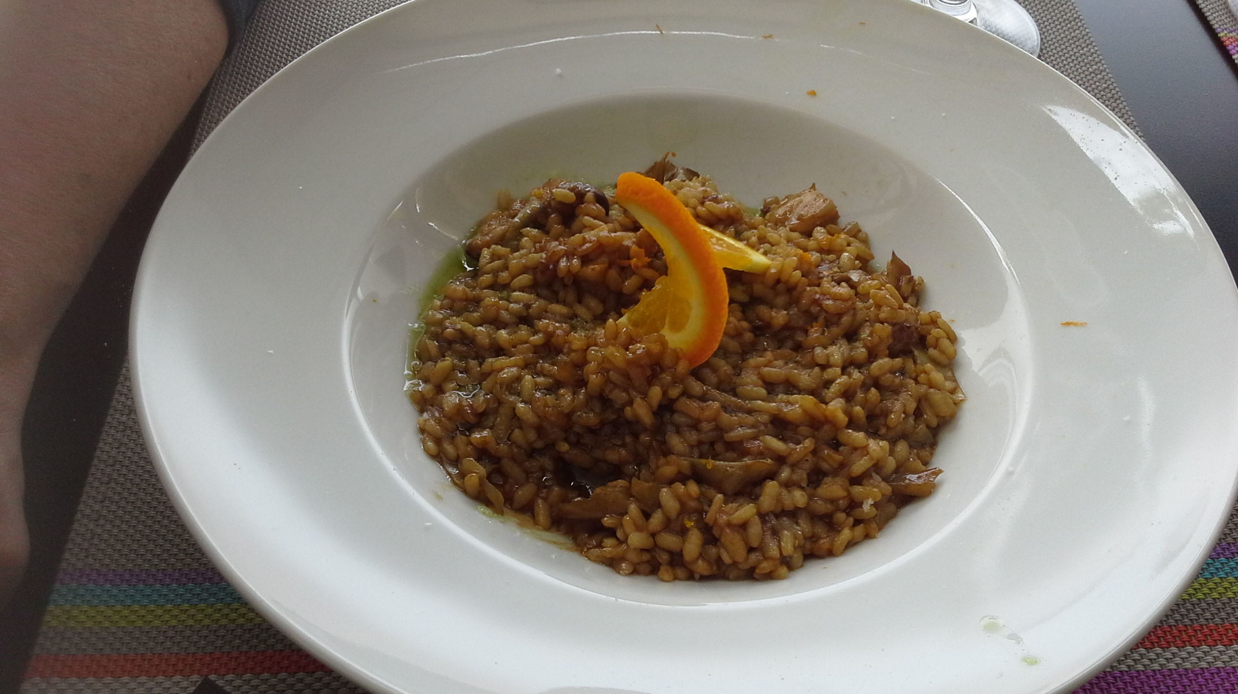 ARROZ CON SECRETO IBÉRICO AHUMADO A LA NARANJA ARROZ CON SECRETO IBÉRICO AHUMADO A LA NARANJA