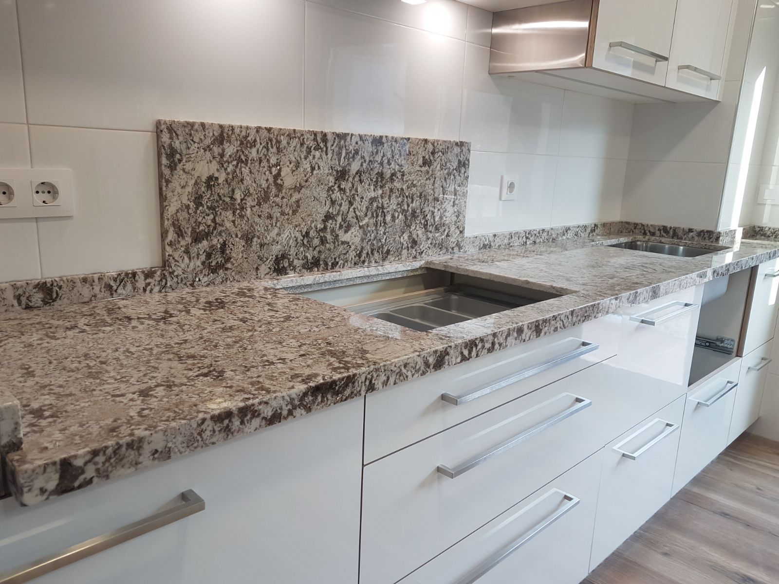 Encimeras: Productos de Graico Piedras y Porcelánicos Encimeras: Productos de Graico Piedras y Porcelánicos