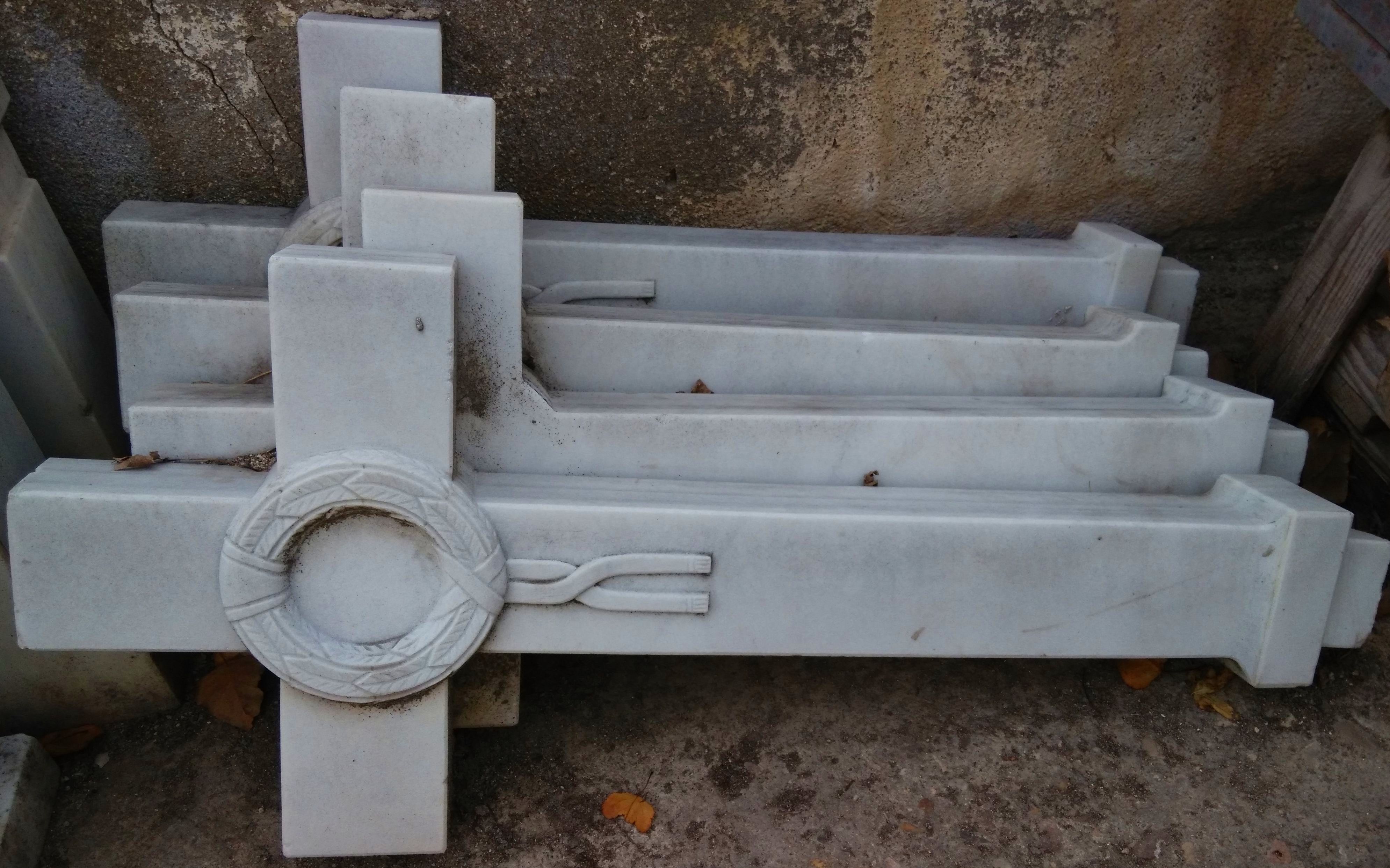 Cruces y basas en mármol blanco macael: Productos y servicios de Mármoles Tapia Cruces y basas en mármol blanco macael: Productos y servicios de Mármoles Tapia