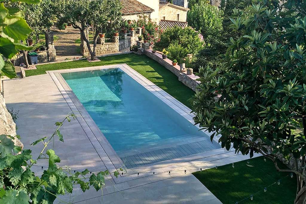 Pavimento y coronación de piscinas: Servicios de Segura Sarria Pavimento y coronación de piscinas: Servicios de Segura Sarria