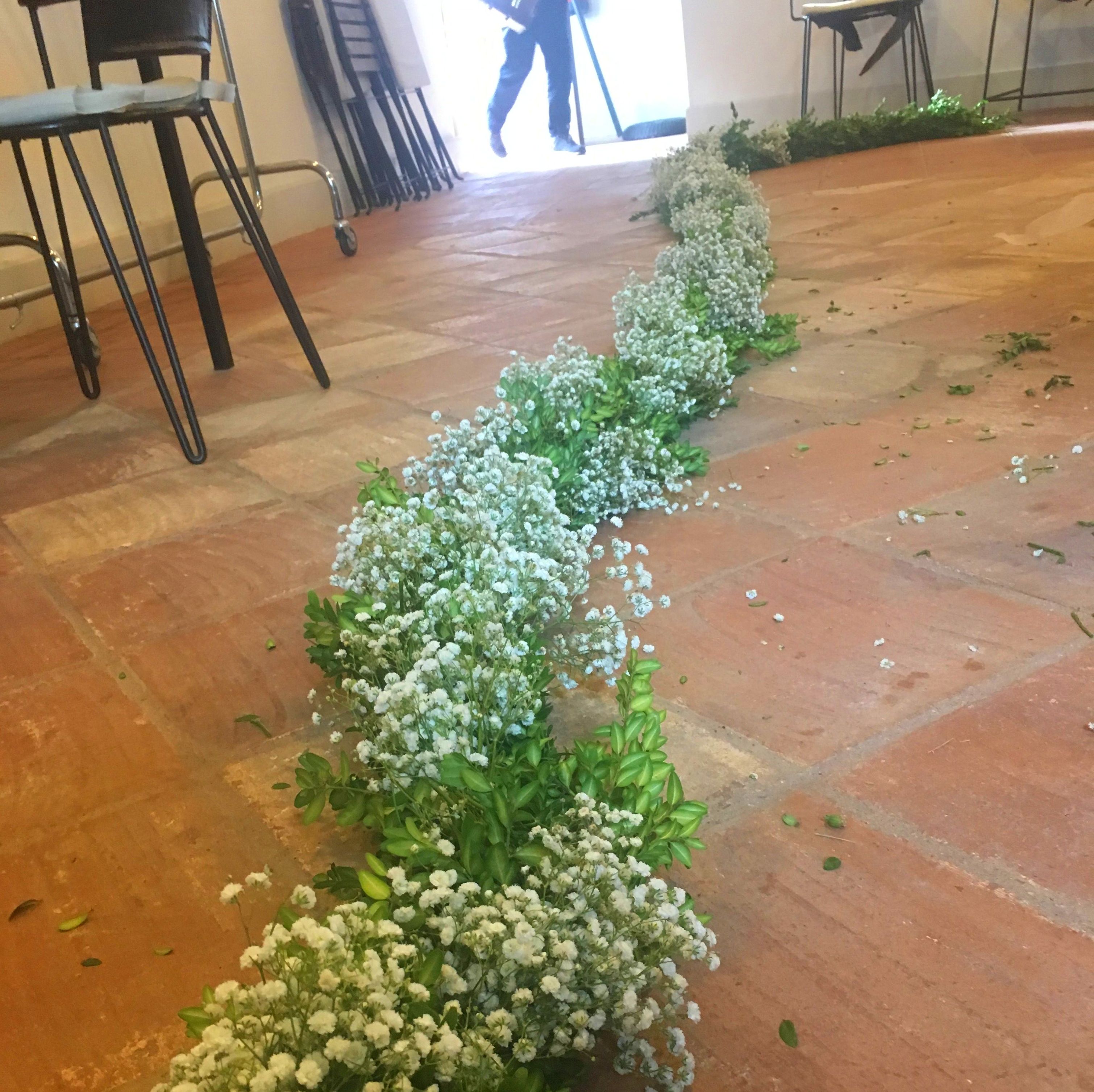 Guirnaldas de boj y paniculata. Guirnaldas de boj y paniculata.