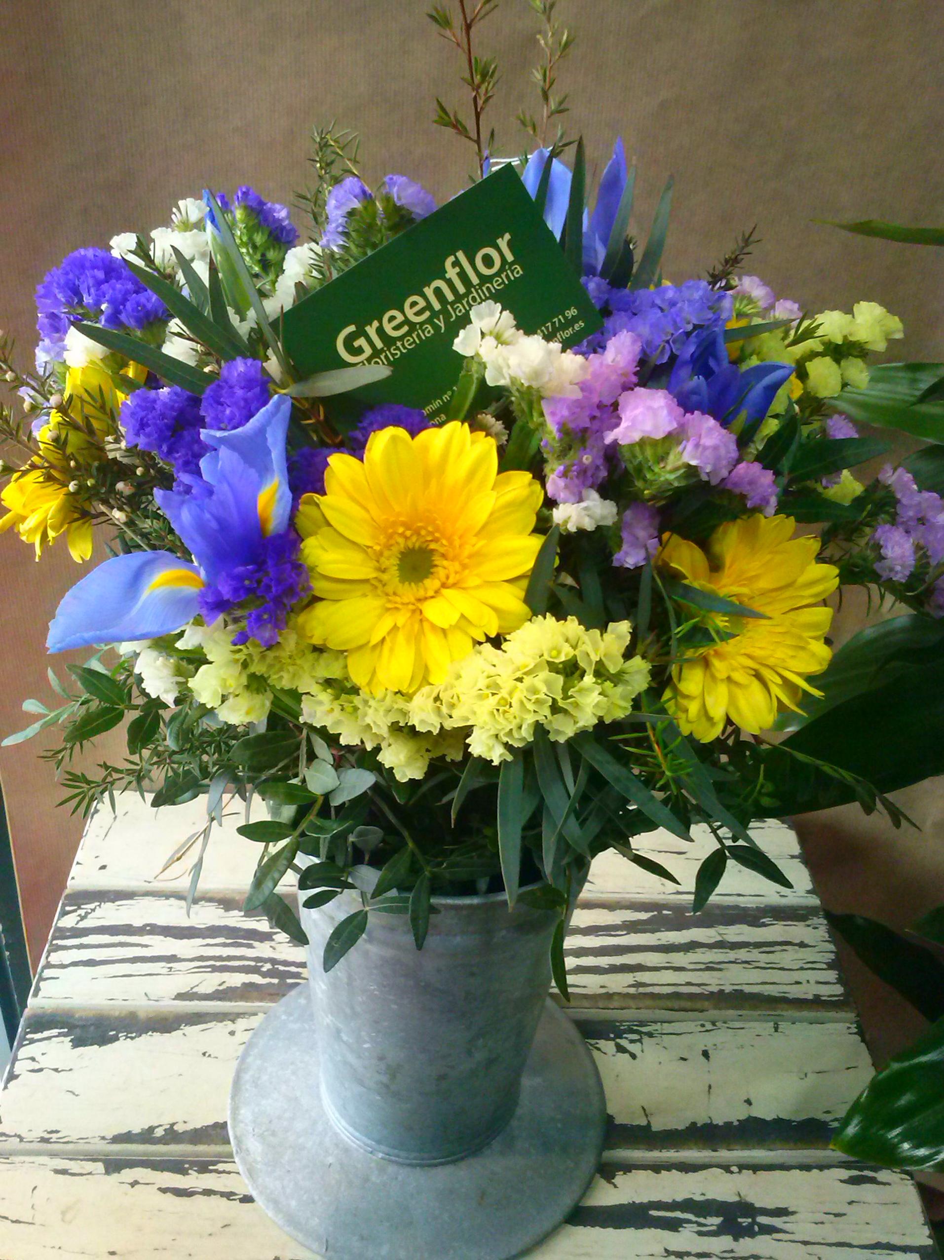 Bouquet de iris y gerberas. Bouquet de iris y gerberas.