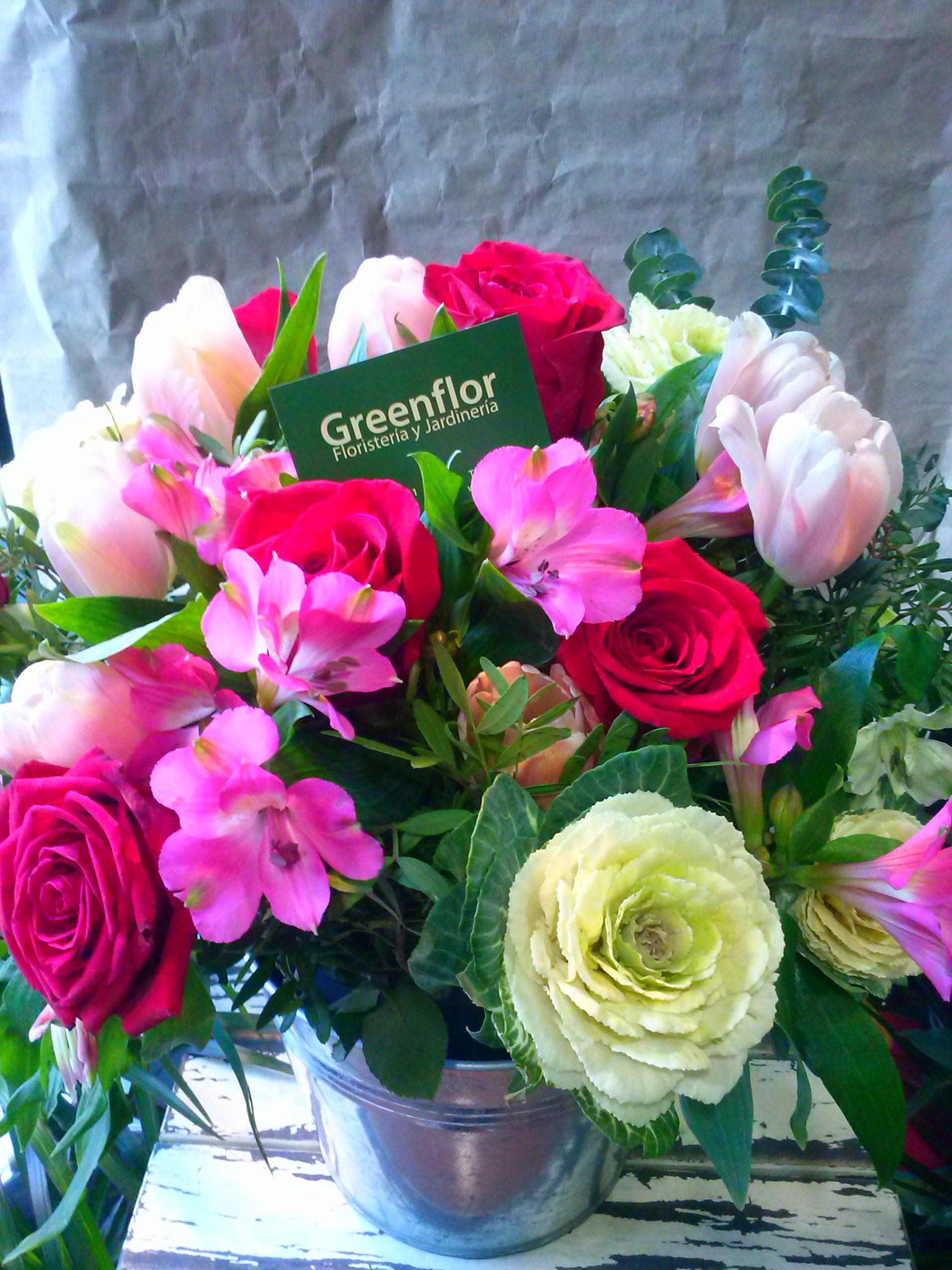 Bouquet de rosas y astromelia. Bouquet de rosas y astromelia.