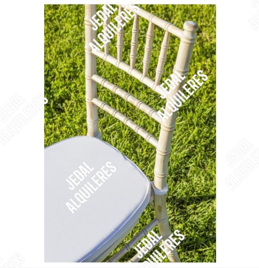 Silla de palillería madera decapada con cojín: Catálogo de Jedal Alquileres Silla de palillería madera decapada con cojín: Catálogo de Jedal Alquileres