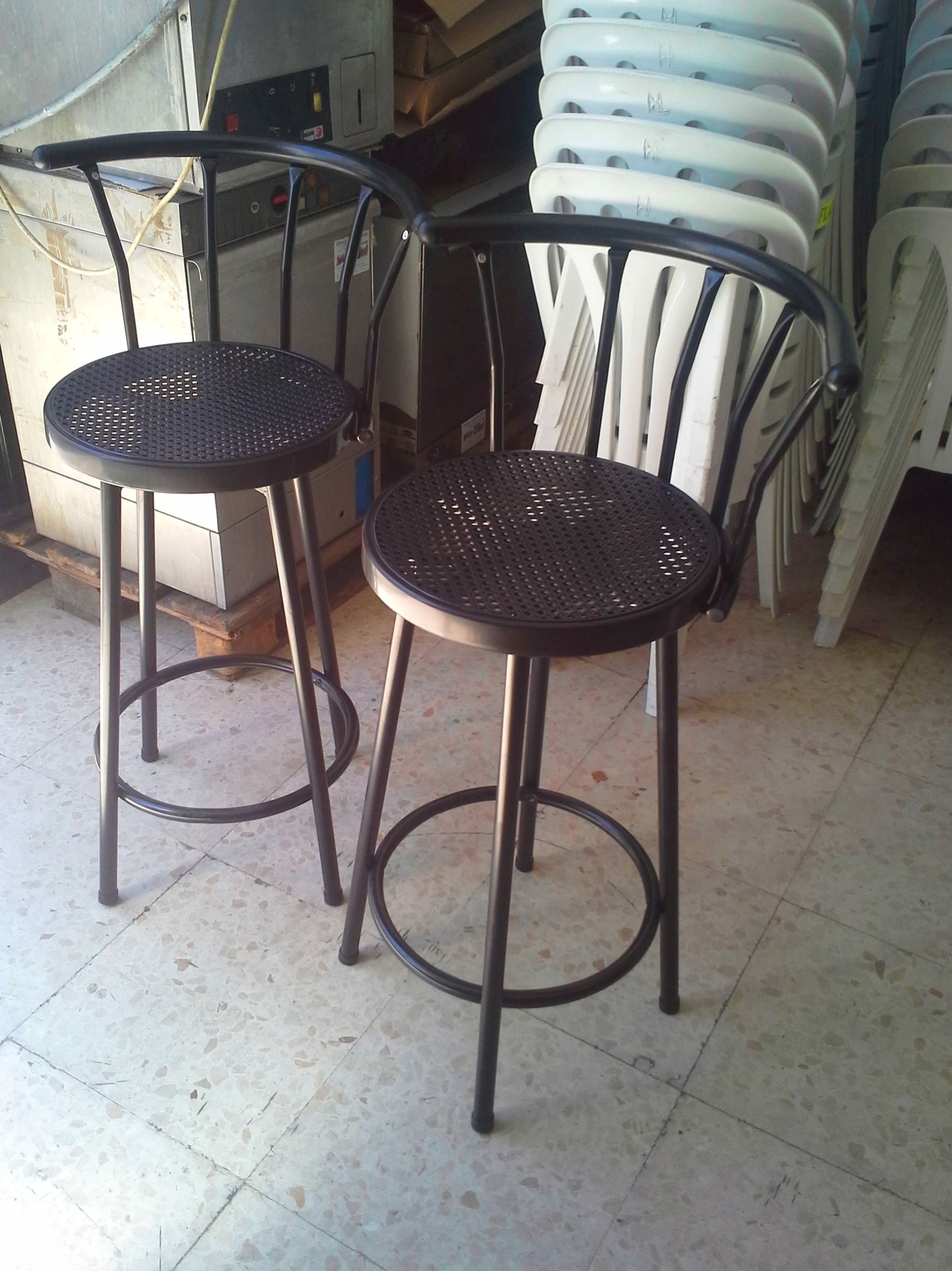 TABURETE ALTO COLOR NEGRO CON RESPALDO: Catálogo de Jedal Alquileres TABURETE ALTO COLOR NEGRO CON RESPALDO: Catálogo de Jedal Alquileres