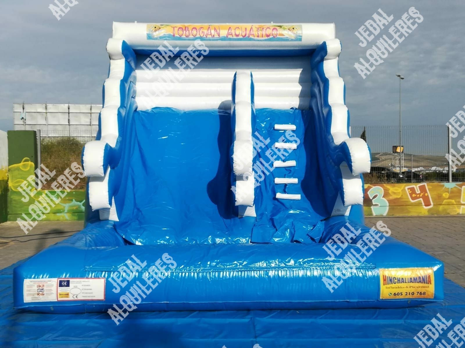 ALQUILER CASTILLO HINCHABLE CON PISCINA: Catálogo de Jedal Alquileres ALQUILER CASTILLO HINCHABLE CON PISCINA: Catálogo de Jedal Alquileres