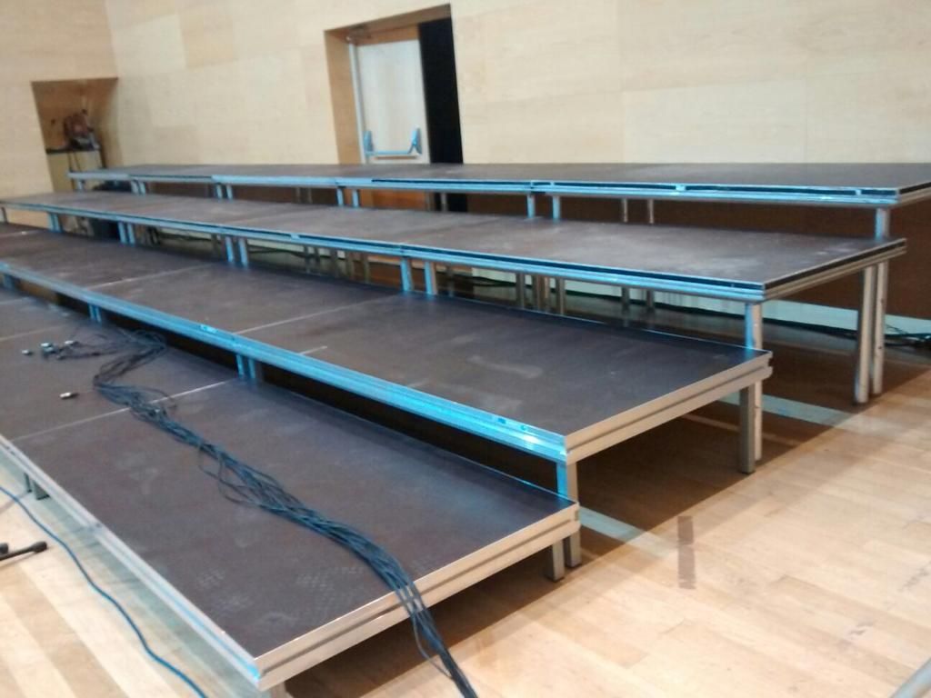 TARIMA O ESCENARIO POR MÓDULOS 2 X 1 METROS: Catálogo de Jedal Alquileres TARIMA O ESCENARIO POR MÓDULOS 2 X 1 METROS: Catálogo de Jedal Alquileres