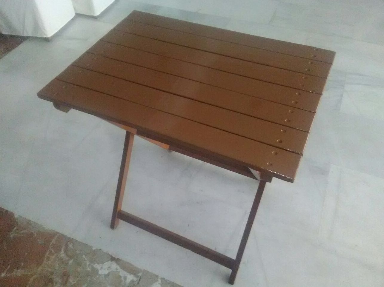 MESA(VELADOR) PLEGABLE TAPA MARRON OSCURO: Catálogo de Jedal Alquileres MESA(VELADOR) PLEGABLE TAPA MARRON OSCURO: Catálogo de Jedal Alquileres